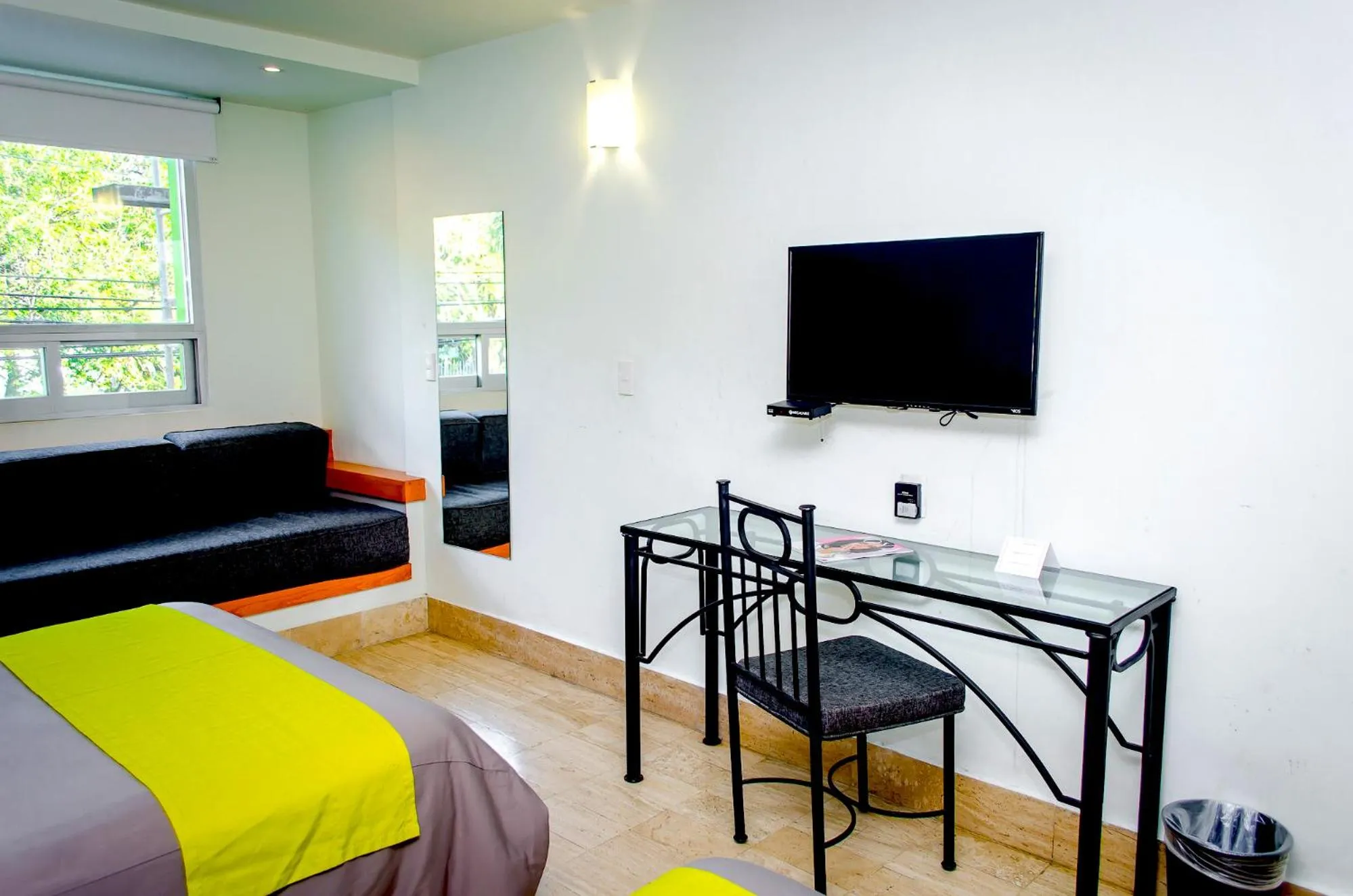 Bedroom, Bed in Hotel Arboledas Expo