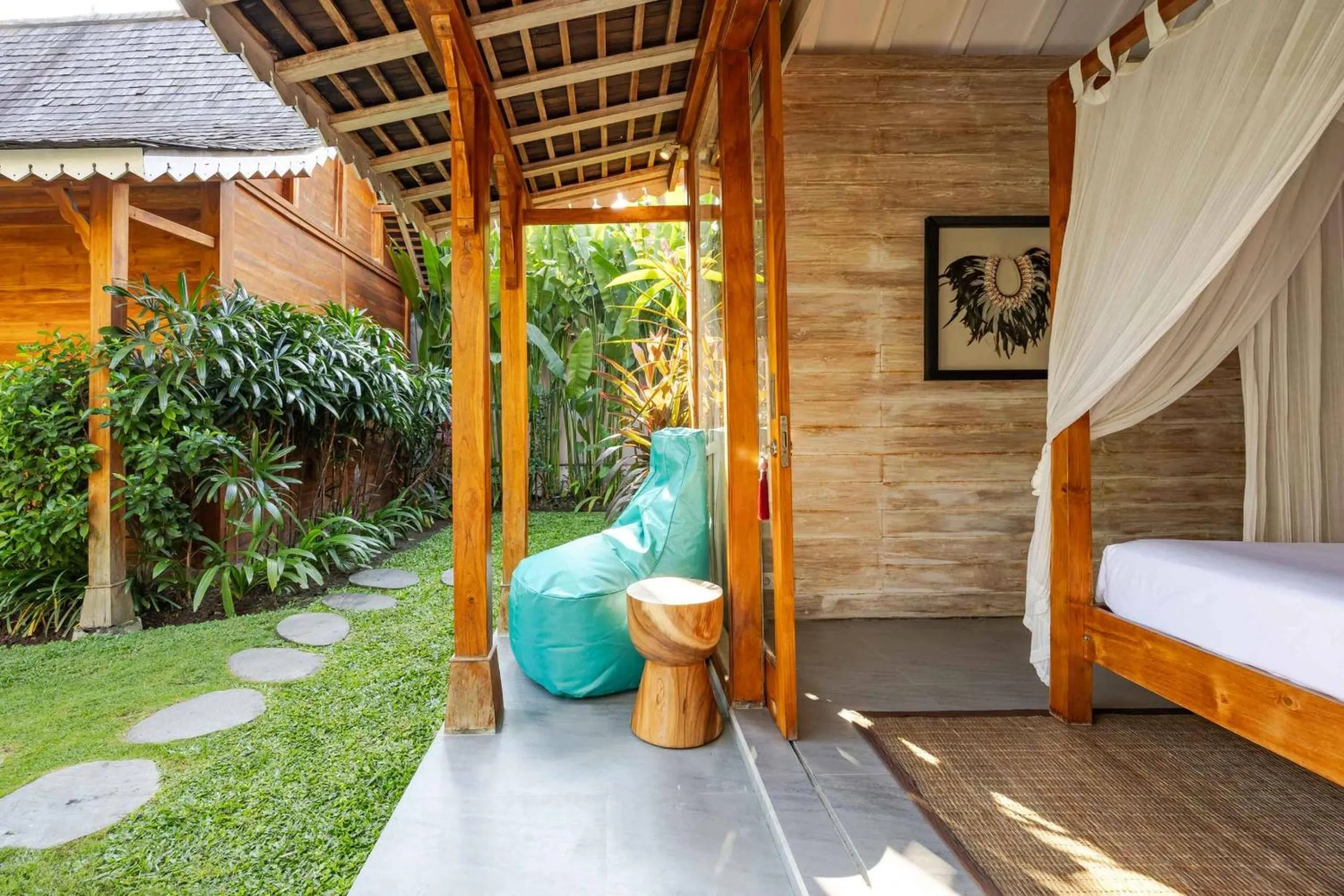 Day in Villa Du Bah - Cozy Tropical 3BR Villa 12min To Beach