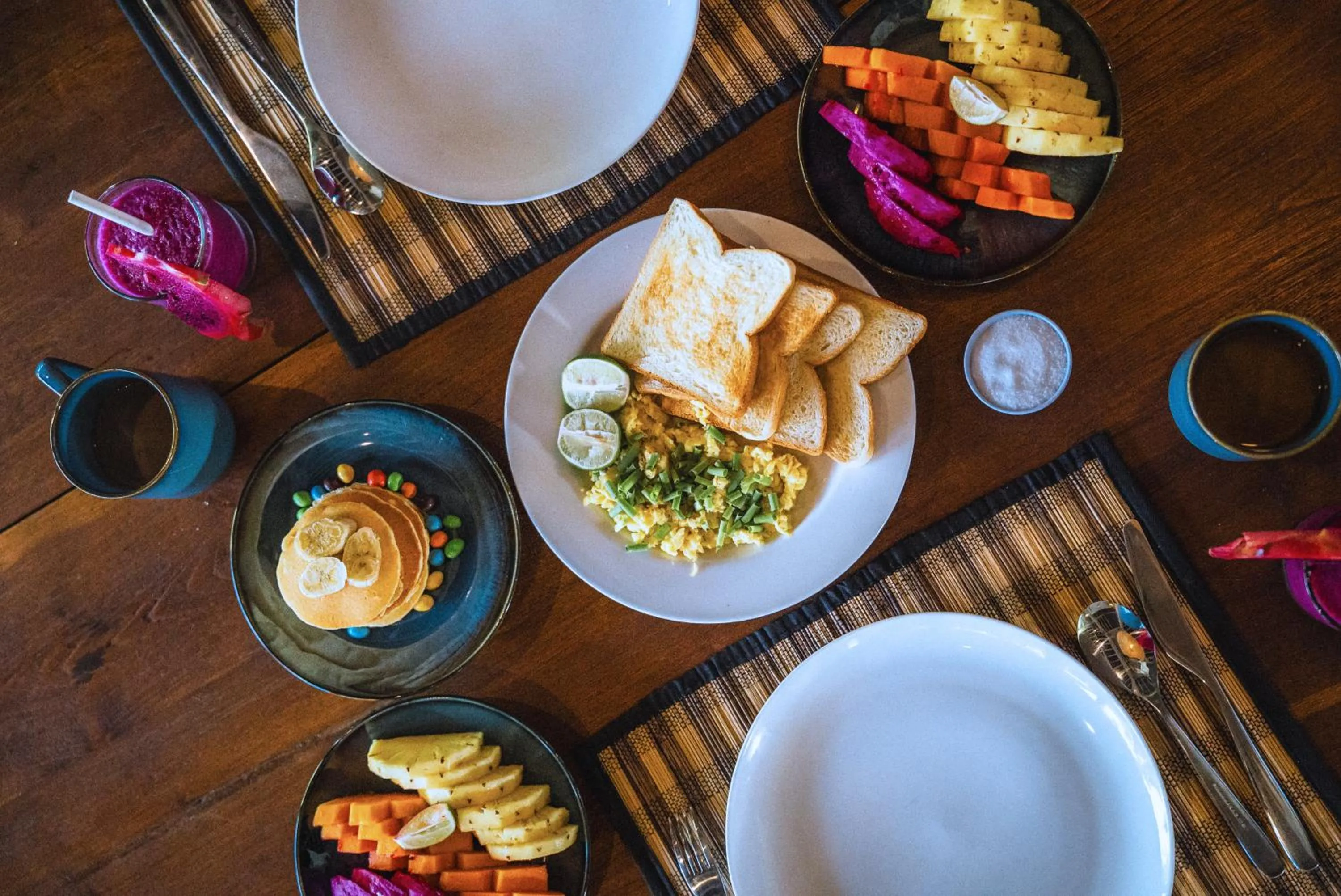 Breakfast in Villa Du Bah - Cozy Tropical 3BR Villa 12min To Beach