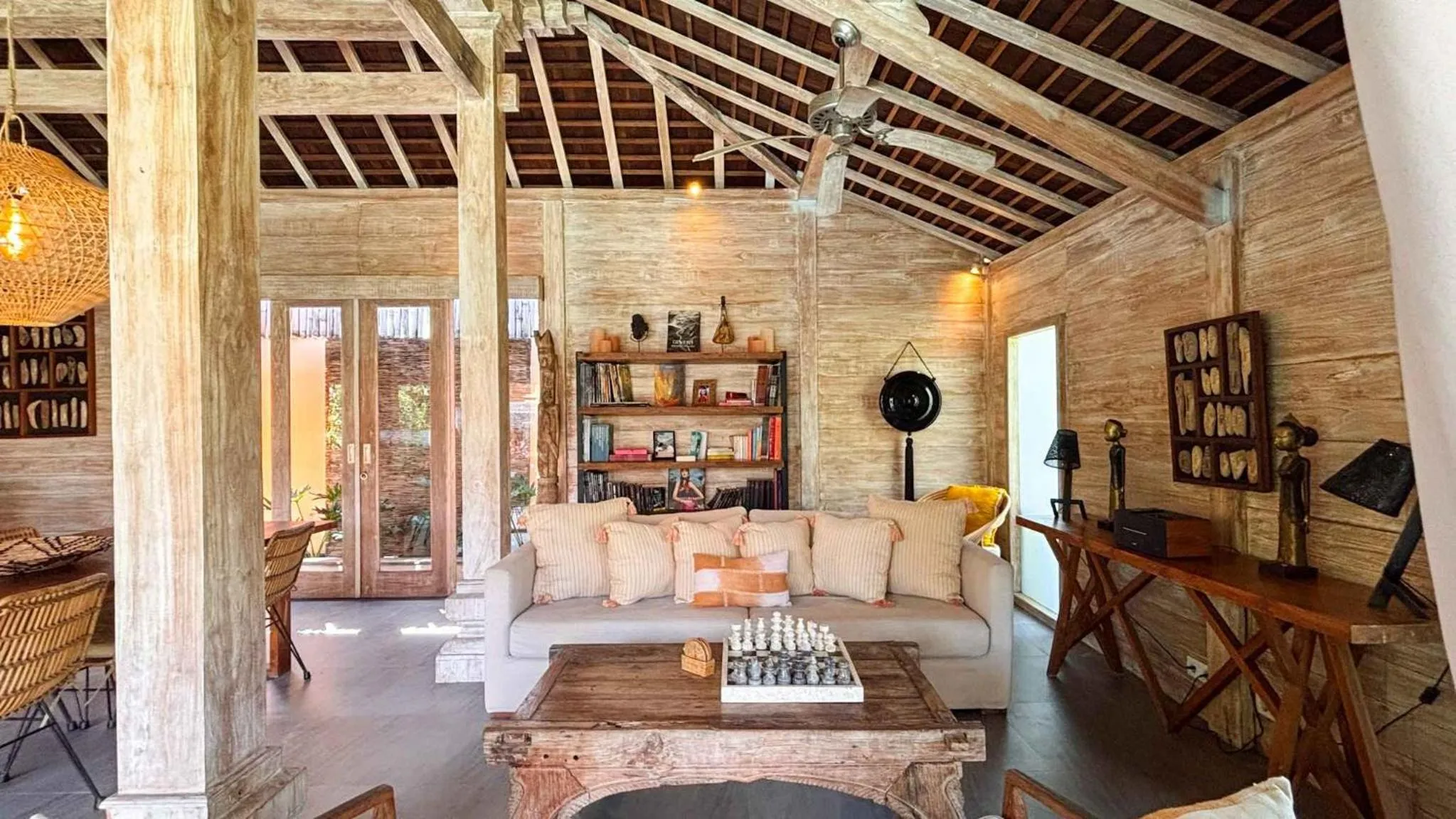 Living room in Villa Du Bah - Cozy Tropical 3BR Villa 12min To Beach