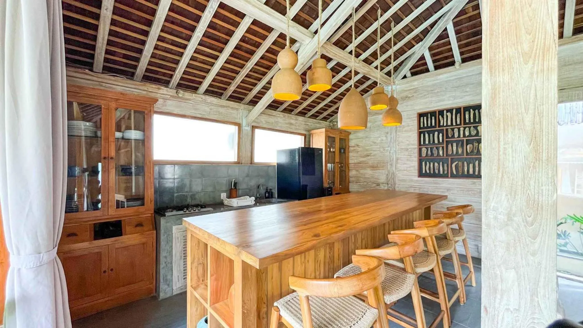 Kitchen or kitchenette in Villa Du Bah - Cozy Tropical 3BR Villa 12min To Beach