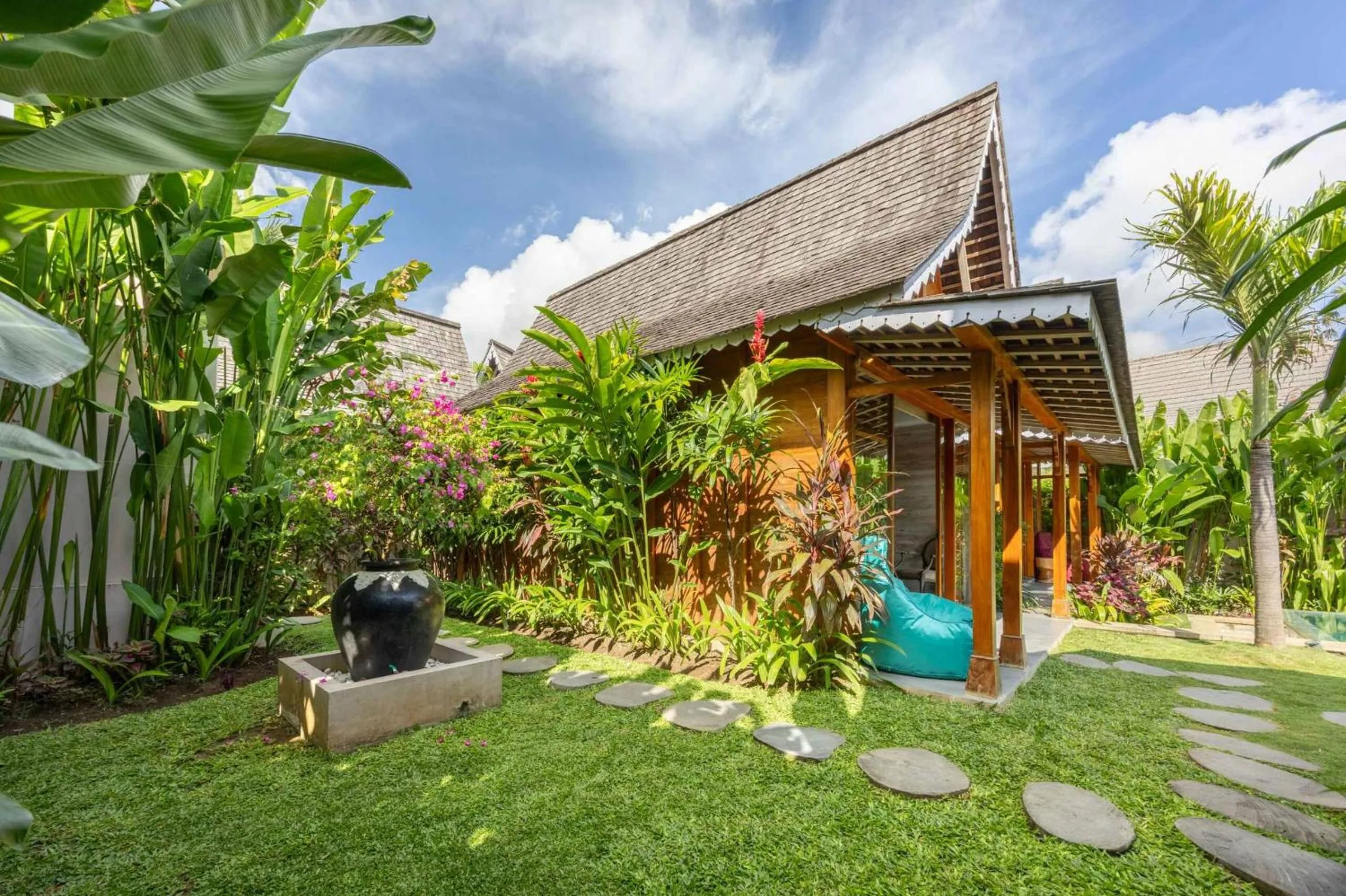 Property building in Villa Du Bah - Cozy Tropical 3BR Villa 12min To Beach