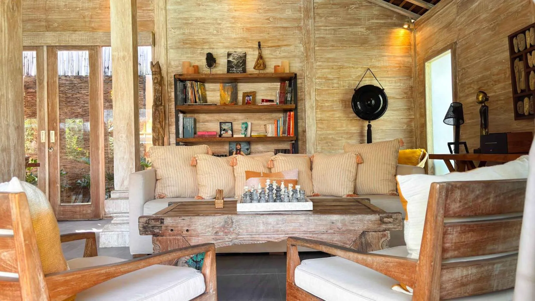 Living room in Villa Du Bah - Cozy Tropical 3BR Villa 12min To Beach