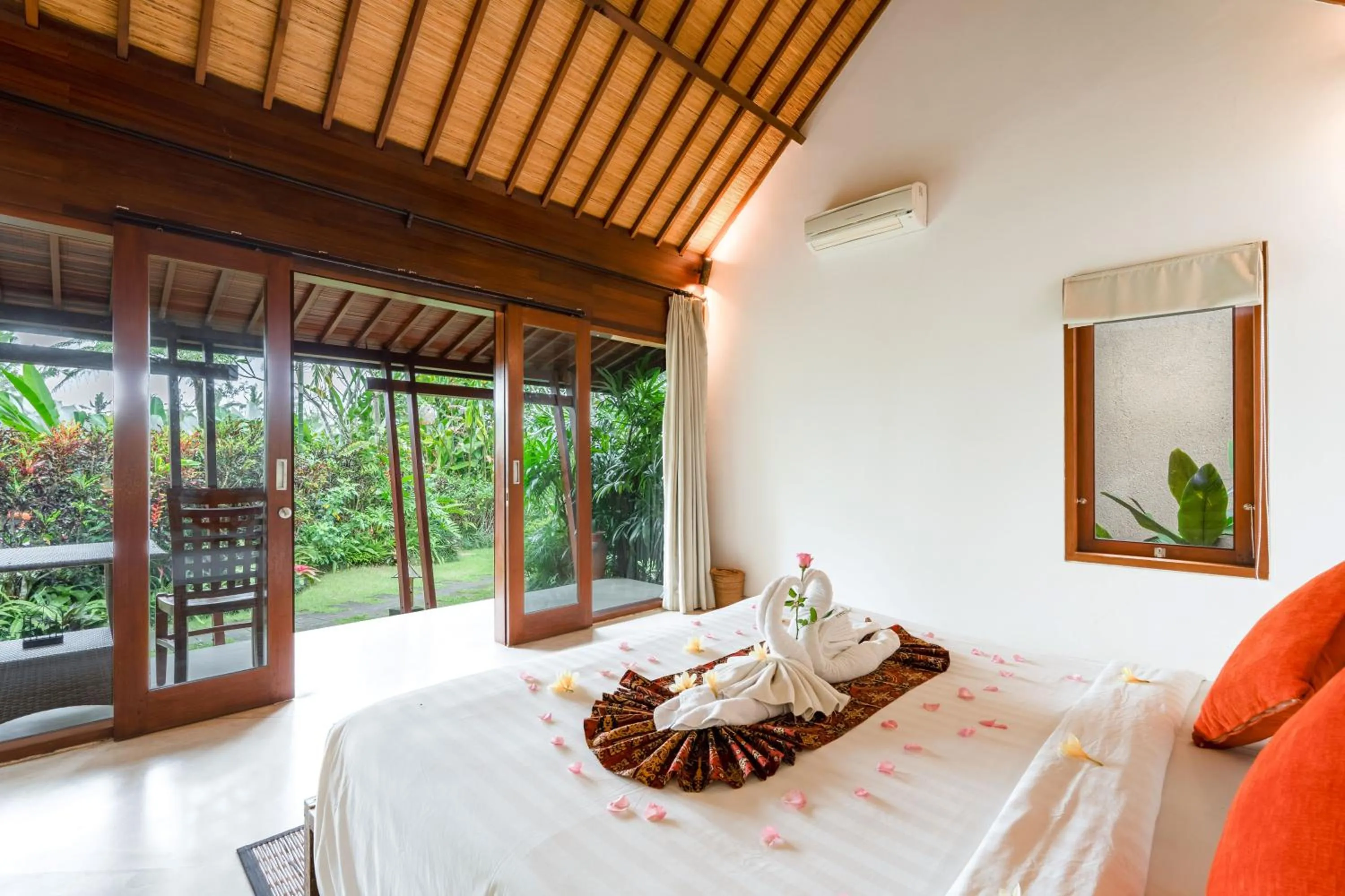 Bedroom, Bed in Villa Tegal Tis Ubud