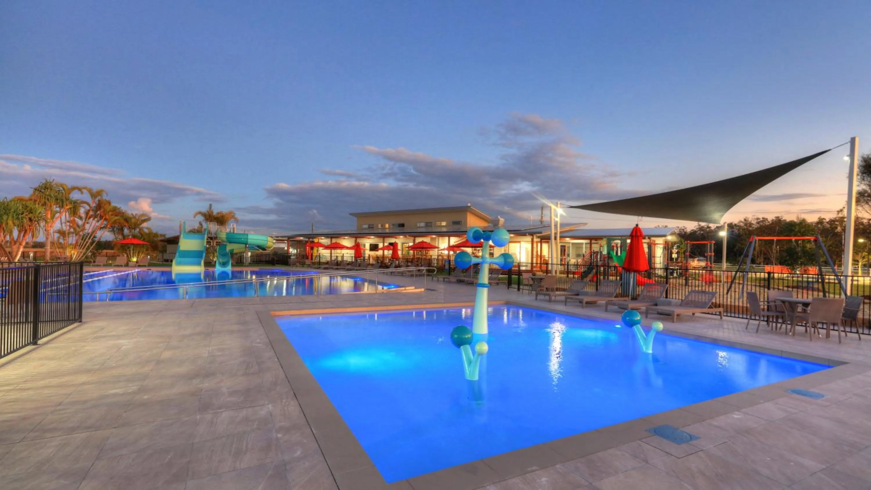 Swimming pool in Ingenia Holidays Rivershore