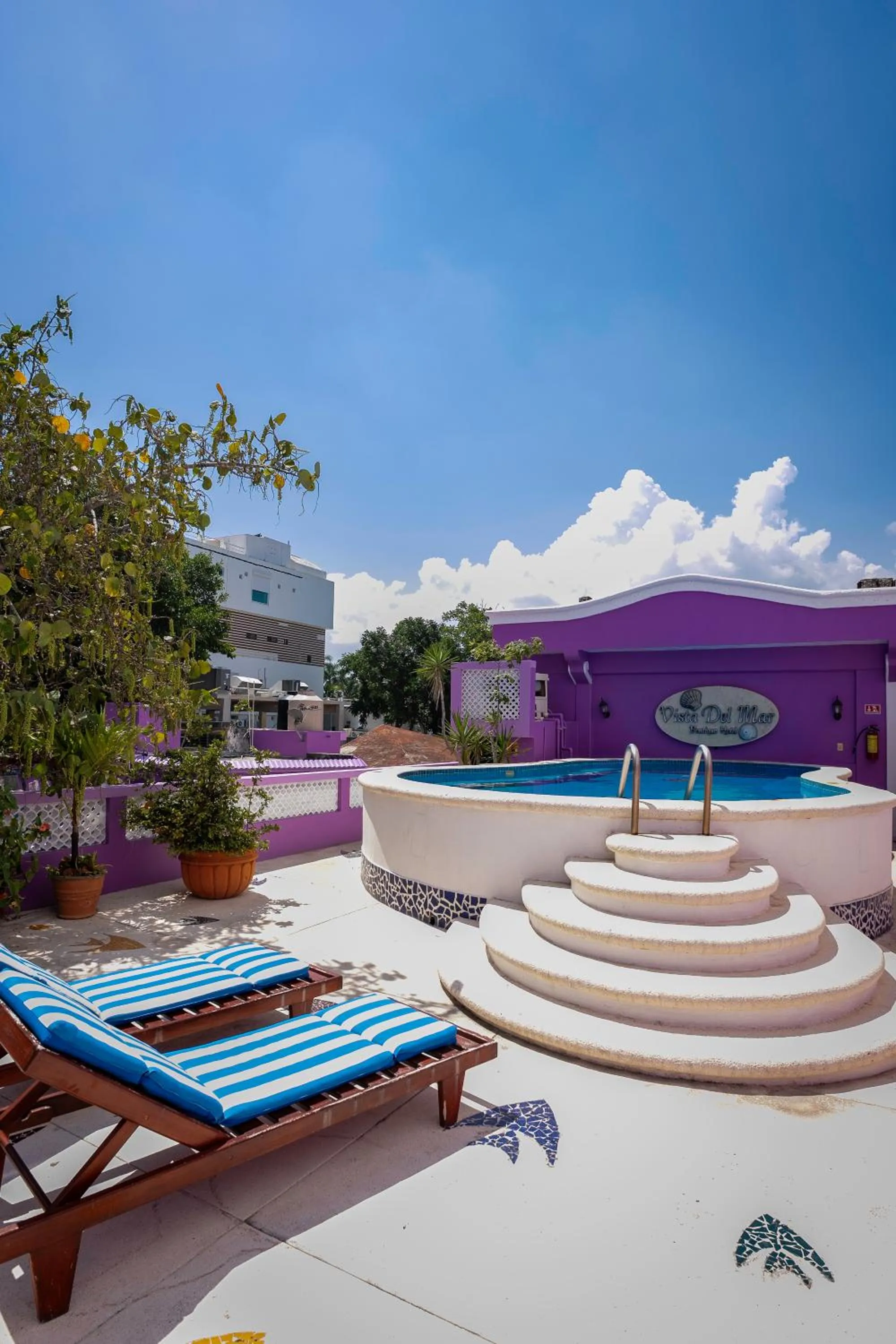 Swimming pool in Hotel Vista del Mar with Beach Club access included