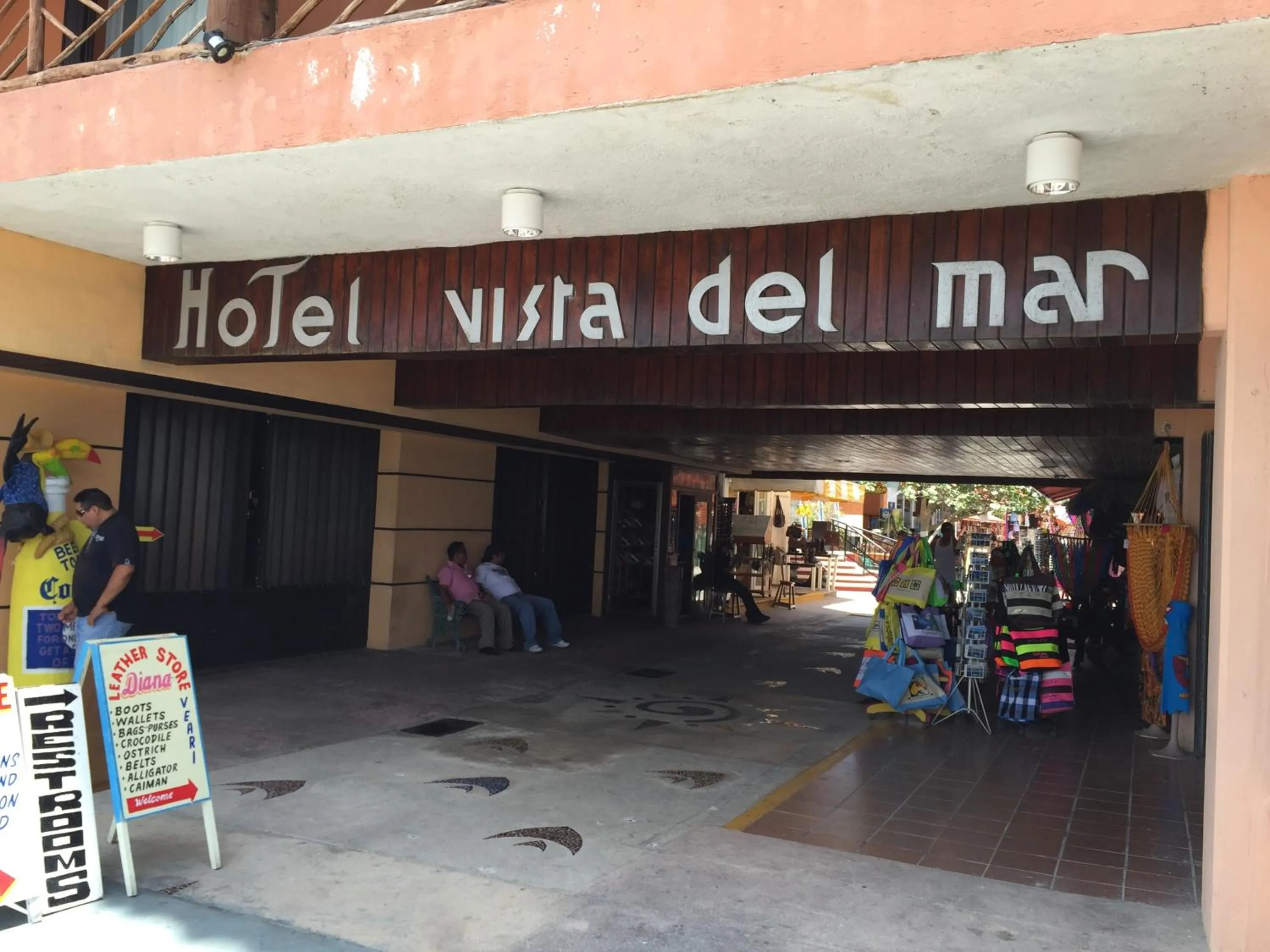 Facade/entrance in Hotel Vista del Mar with Beach Club access included