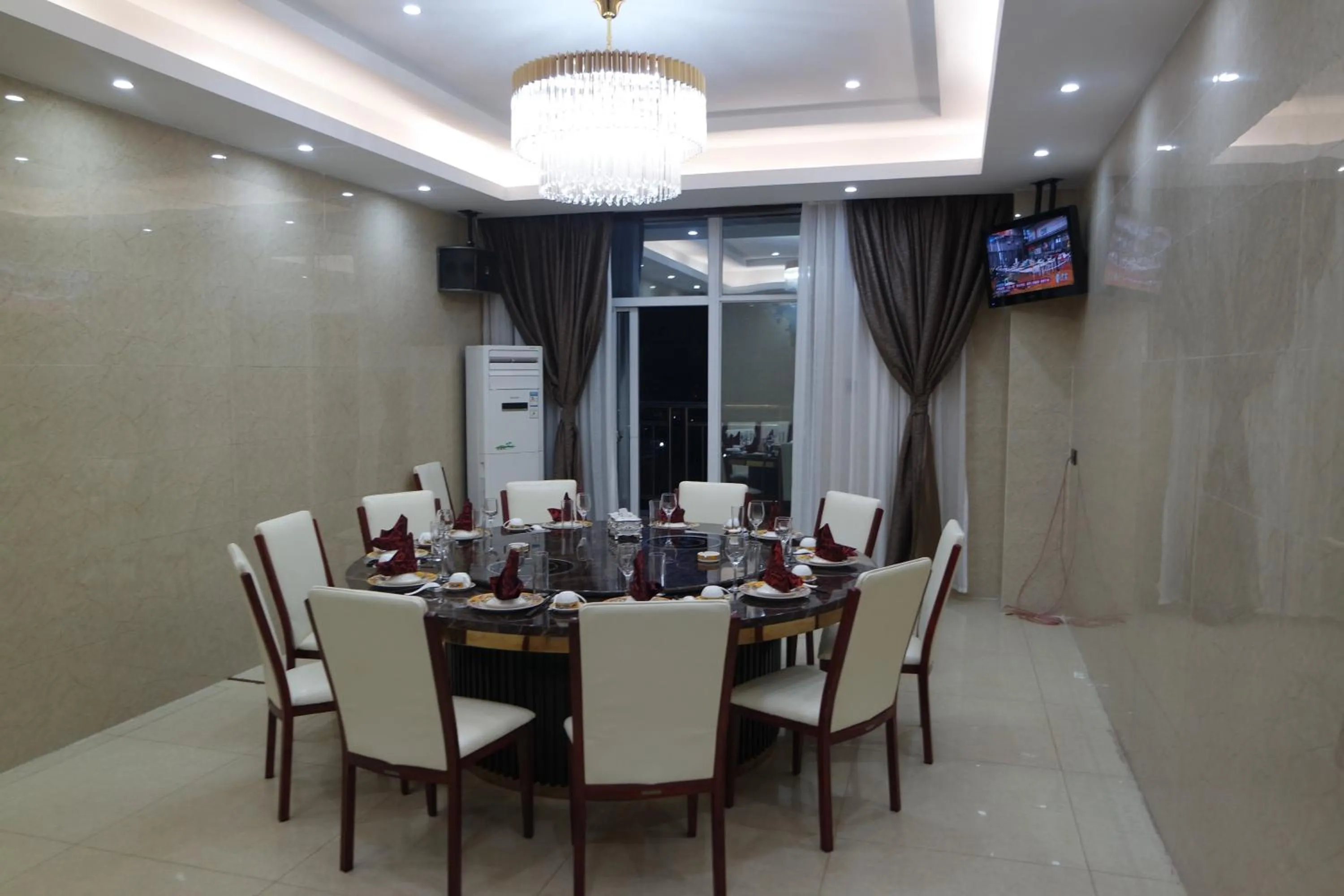 Dining area in Kololo Courts Hotel and Restaurant Kampala