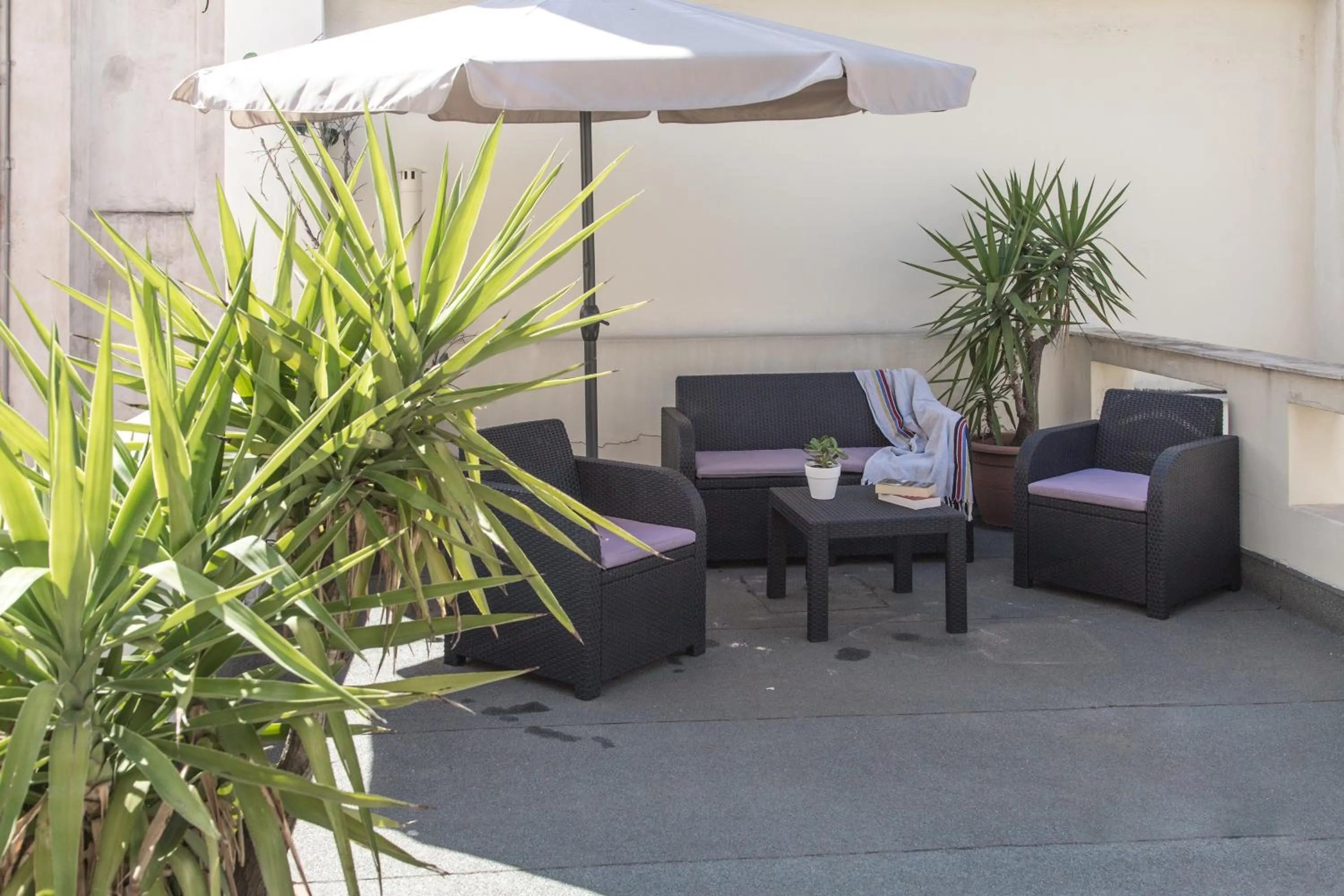 Patio in Concierge Downtown