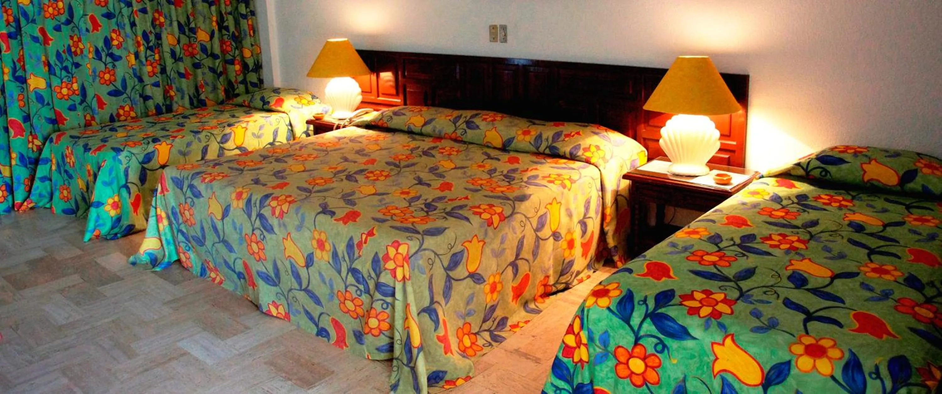 Bed in Sands Acapulco Hotel & Bungalows