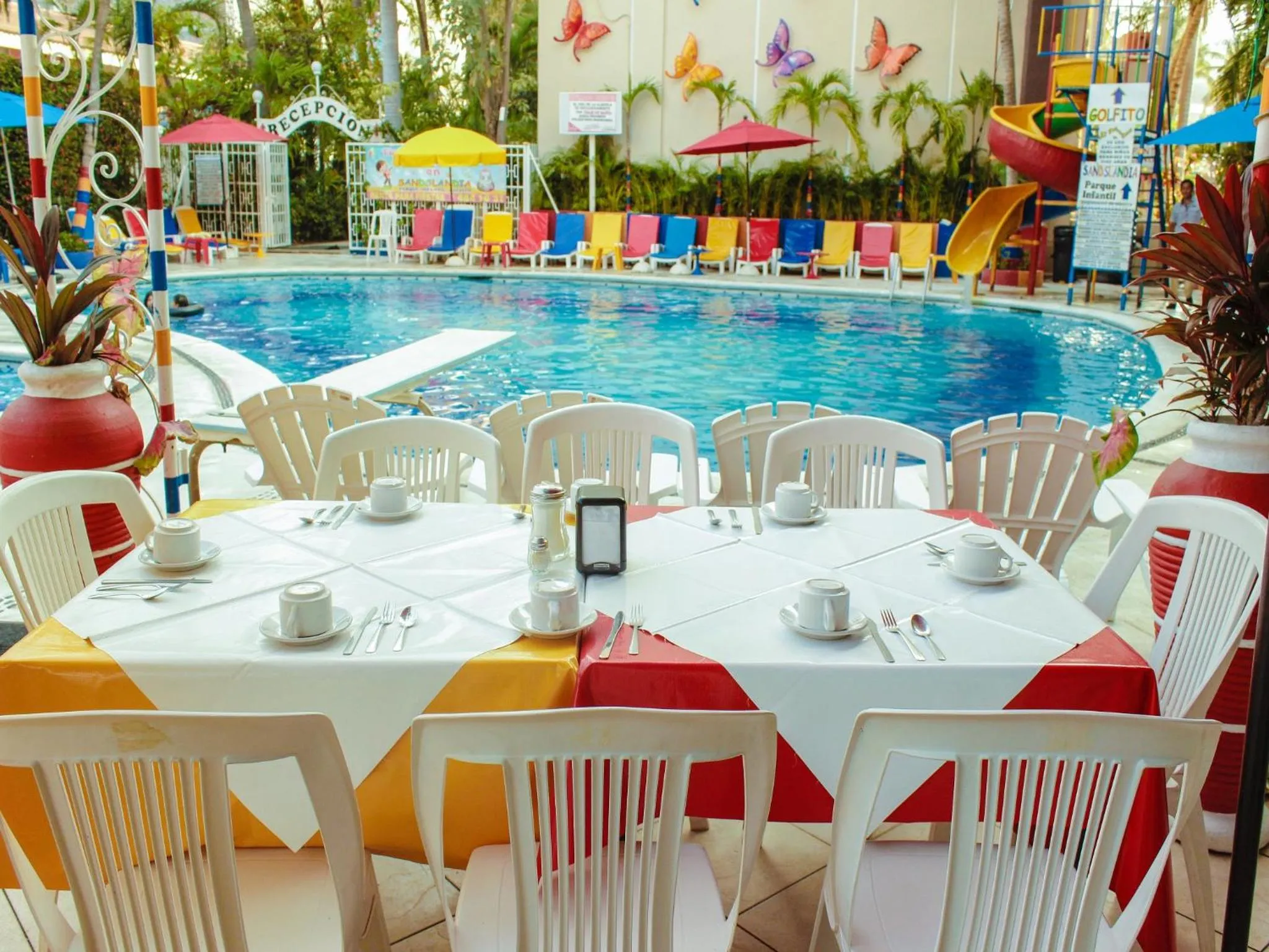 Restaurant/places to eat in Sands Acapulco Hotel & Bungalows
