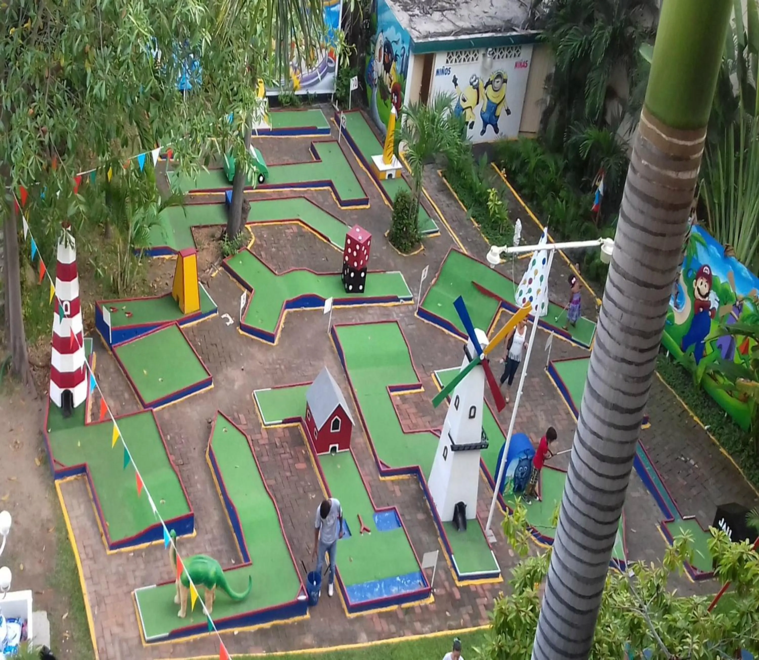Minigolf in Sands Acapulco Hotel & Bungalows