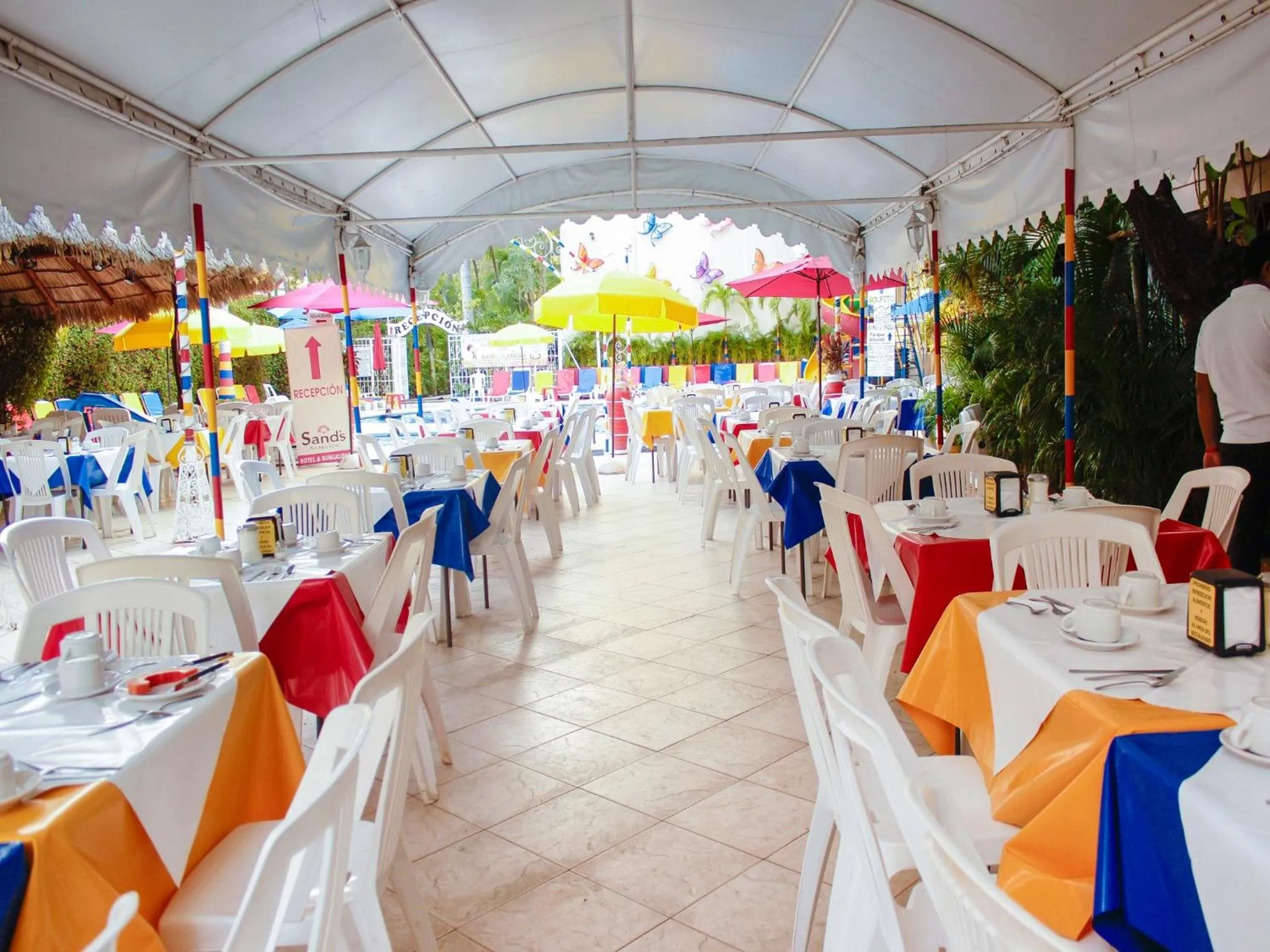 Restaurant/places to eat in Sands Acapulco Hotel & Bungalows