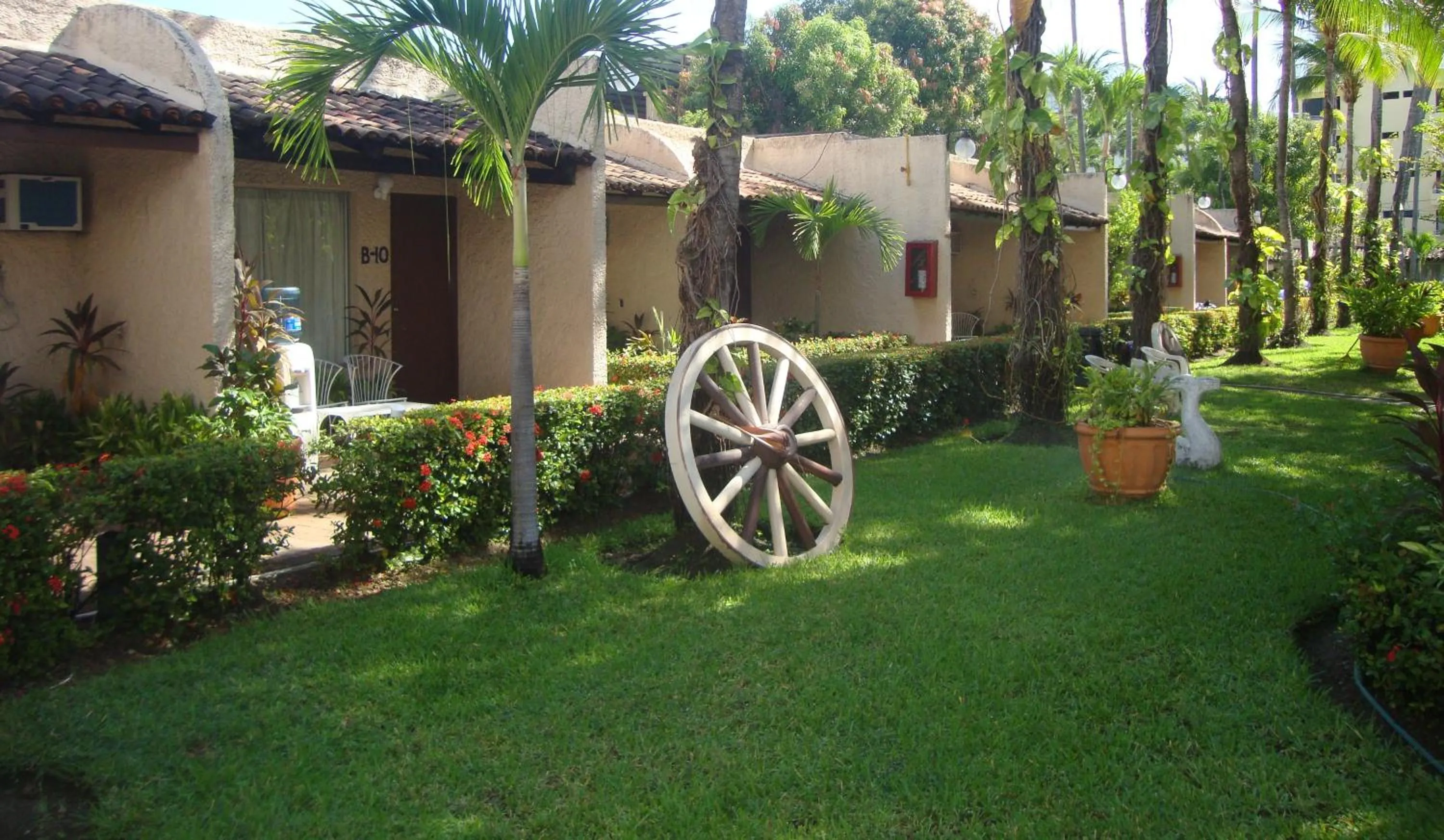 Garden in Sands Acapulco Hotel & Bungalows