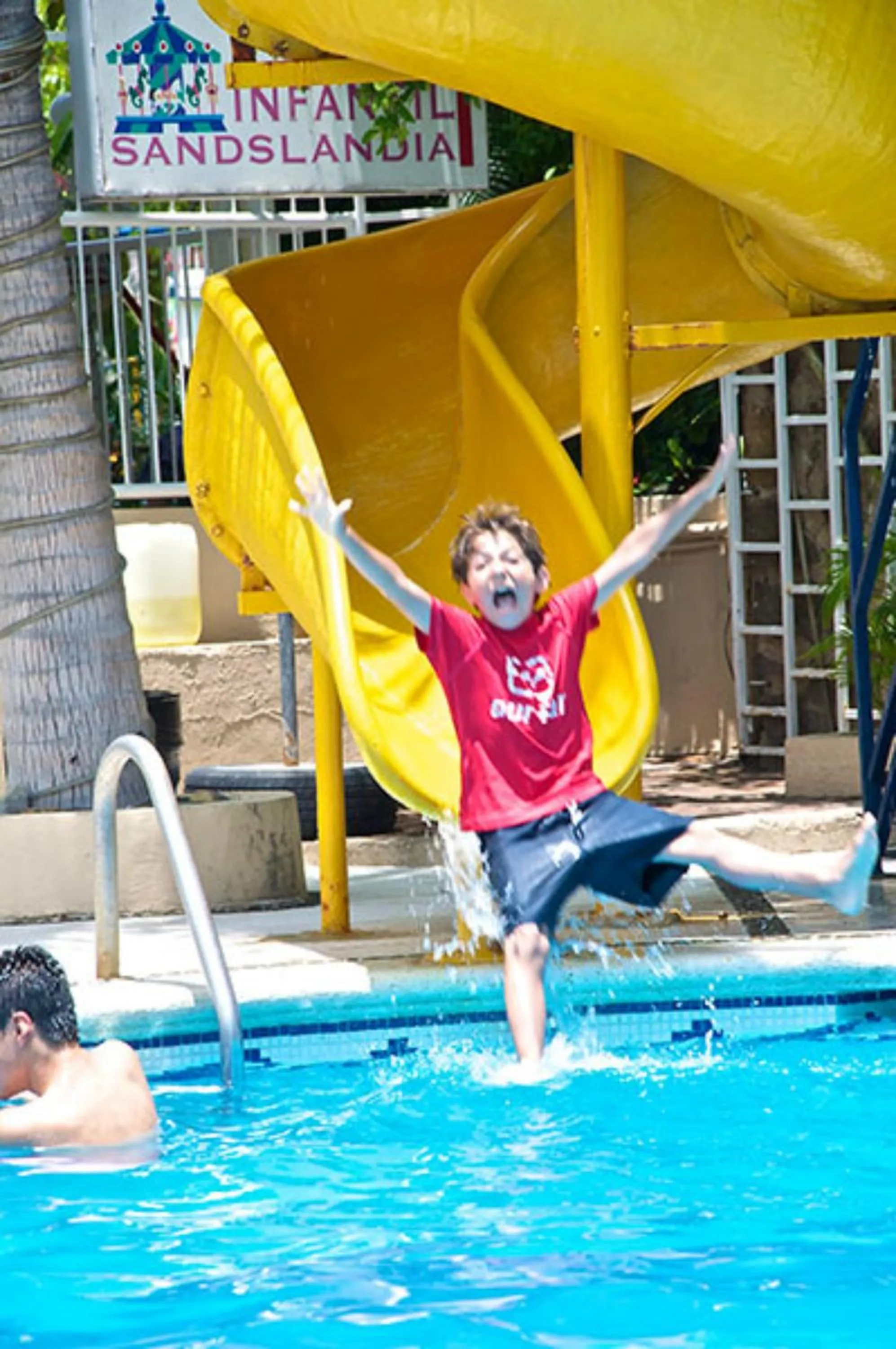 Area and facilities in Sands Acapulco Hotel & Bungalows