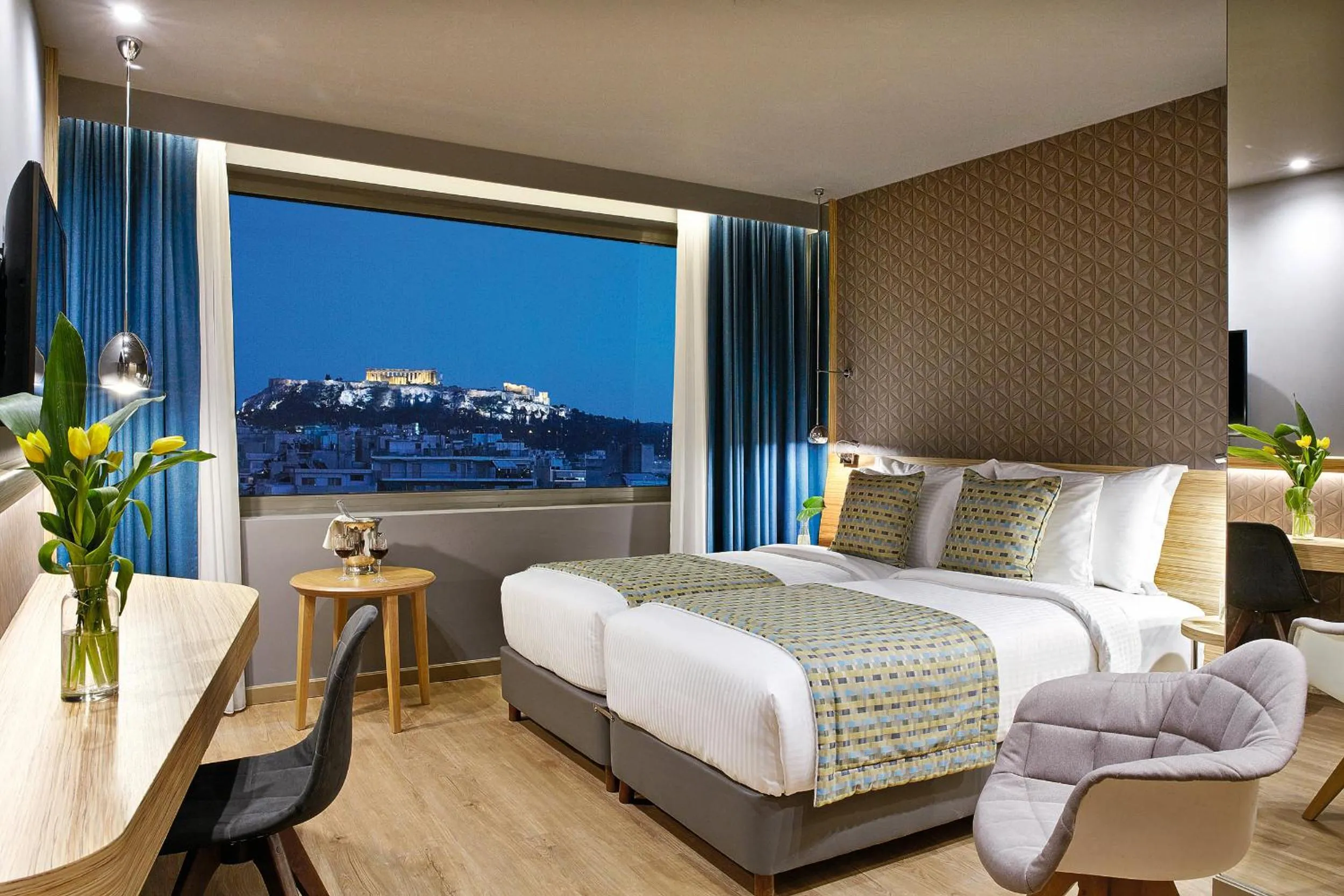 Bedroom, Bed in Zeus Wyndham Grand Athens