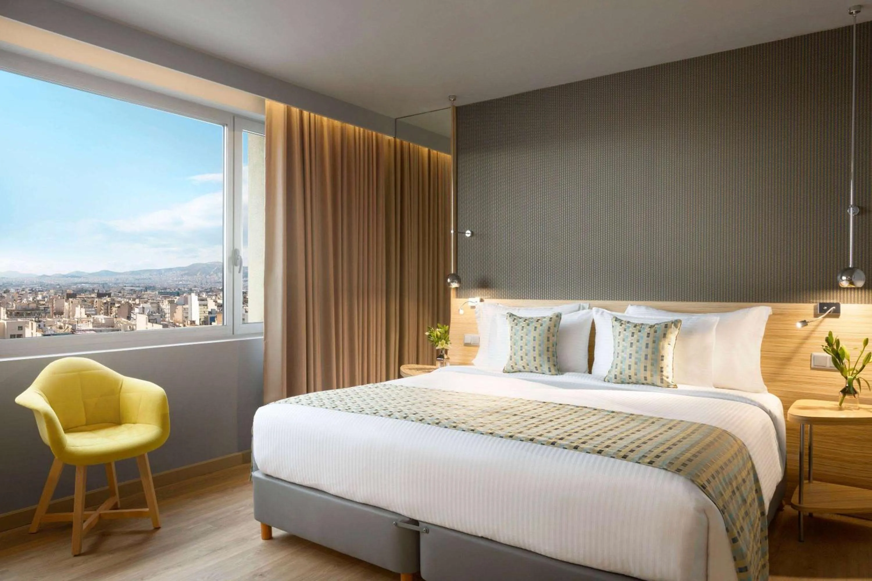 Photo of the whole room, Bed in Zeus Wyndham Grand Athens