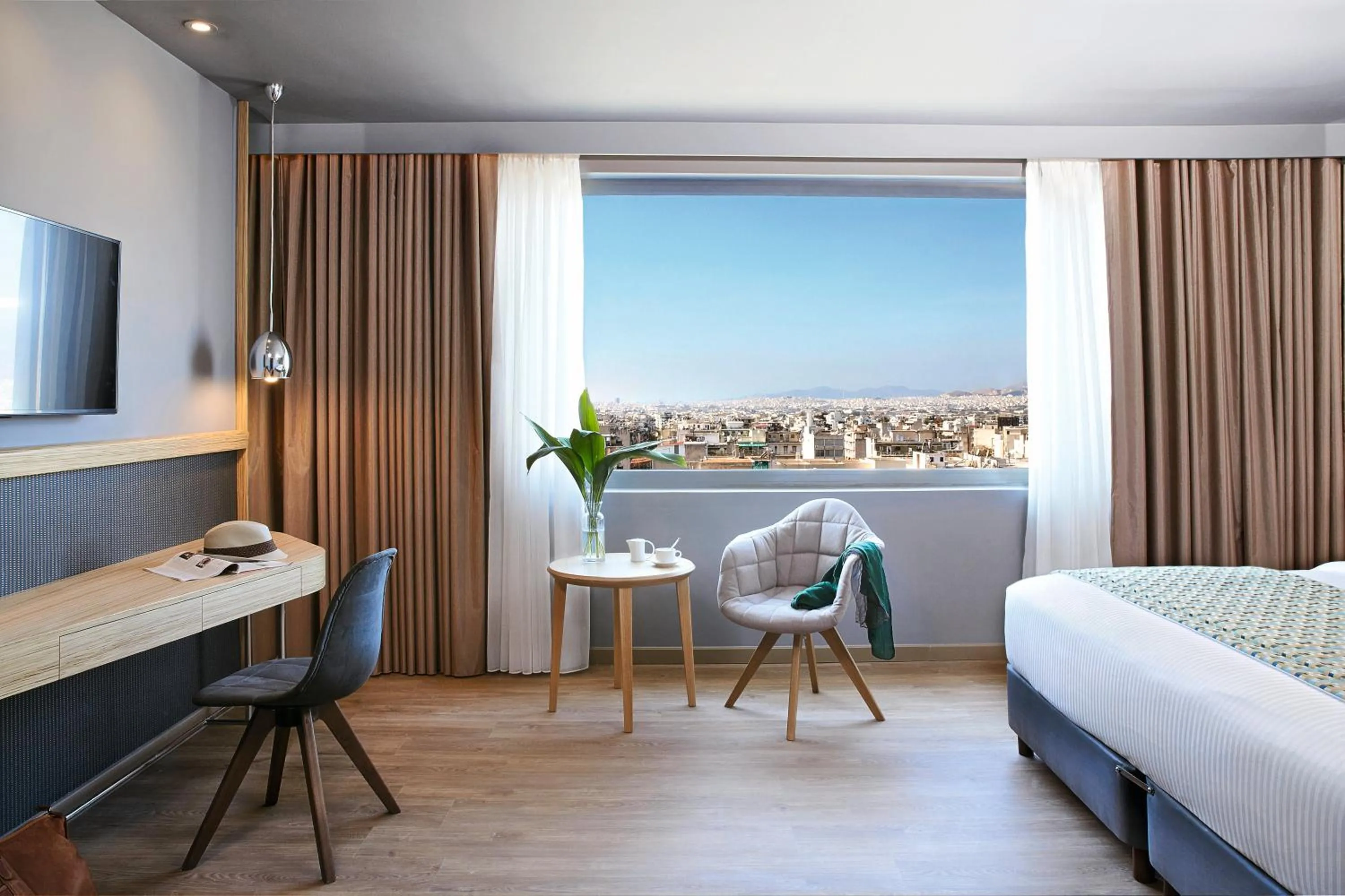 Bedroom, Bed in Zeus Wyndham Grand Athens