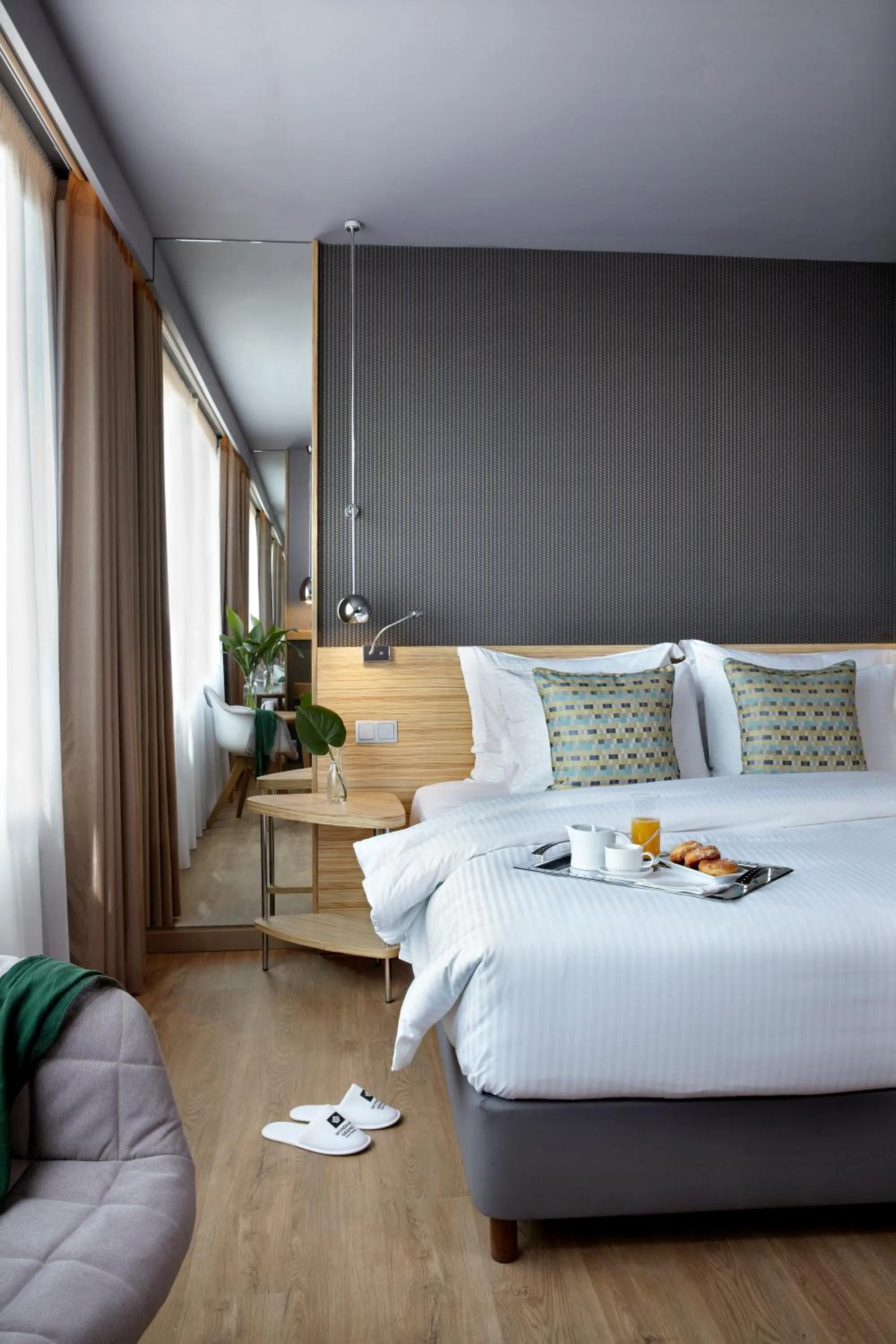 Bed in Zeus Wyndham Grand Athens