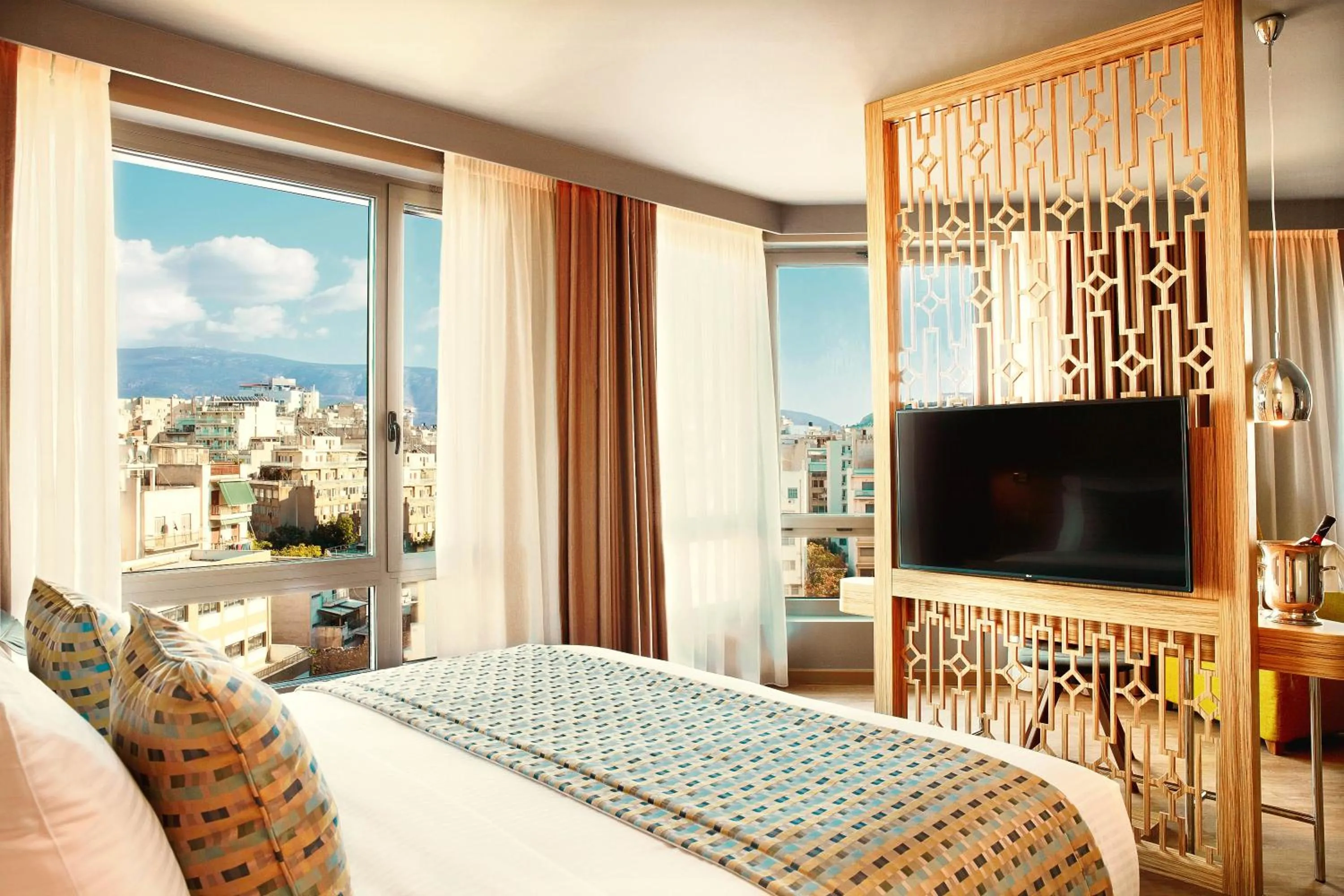 Bed in Zeus Wyndham Grand Athens