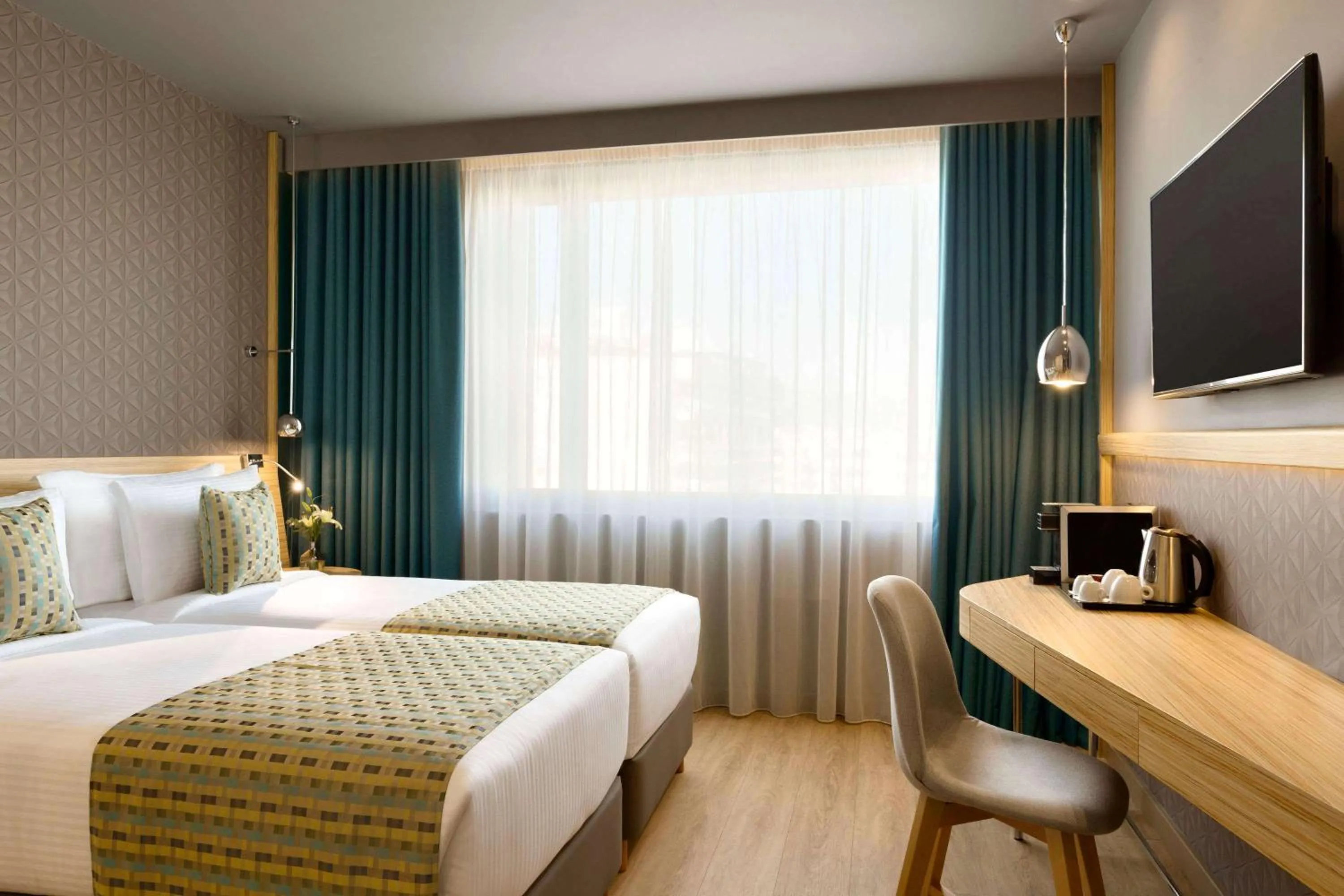 Photo of the whole room, Bed in Zeus Wyndham Grand Athens