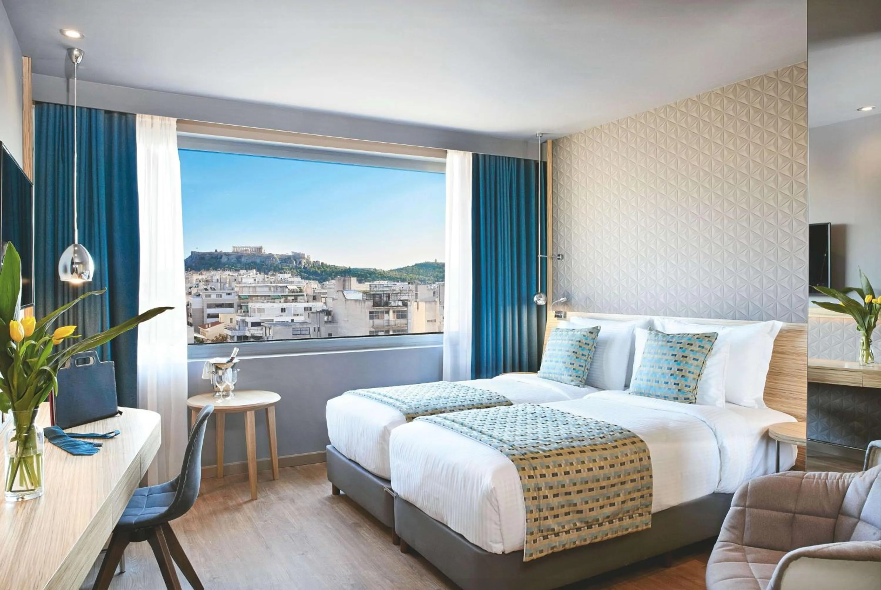 Photo of the whole room, Bed in Zeus Wyndham Grand Athens