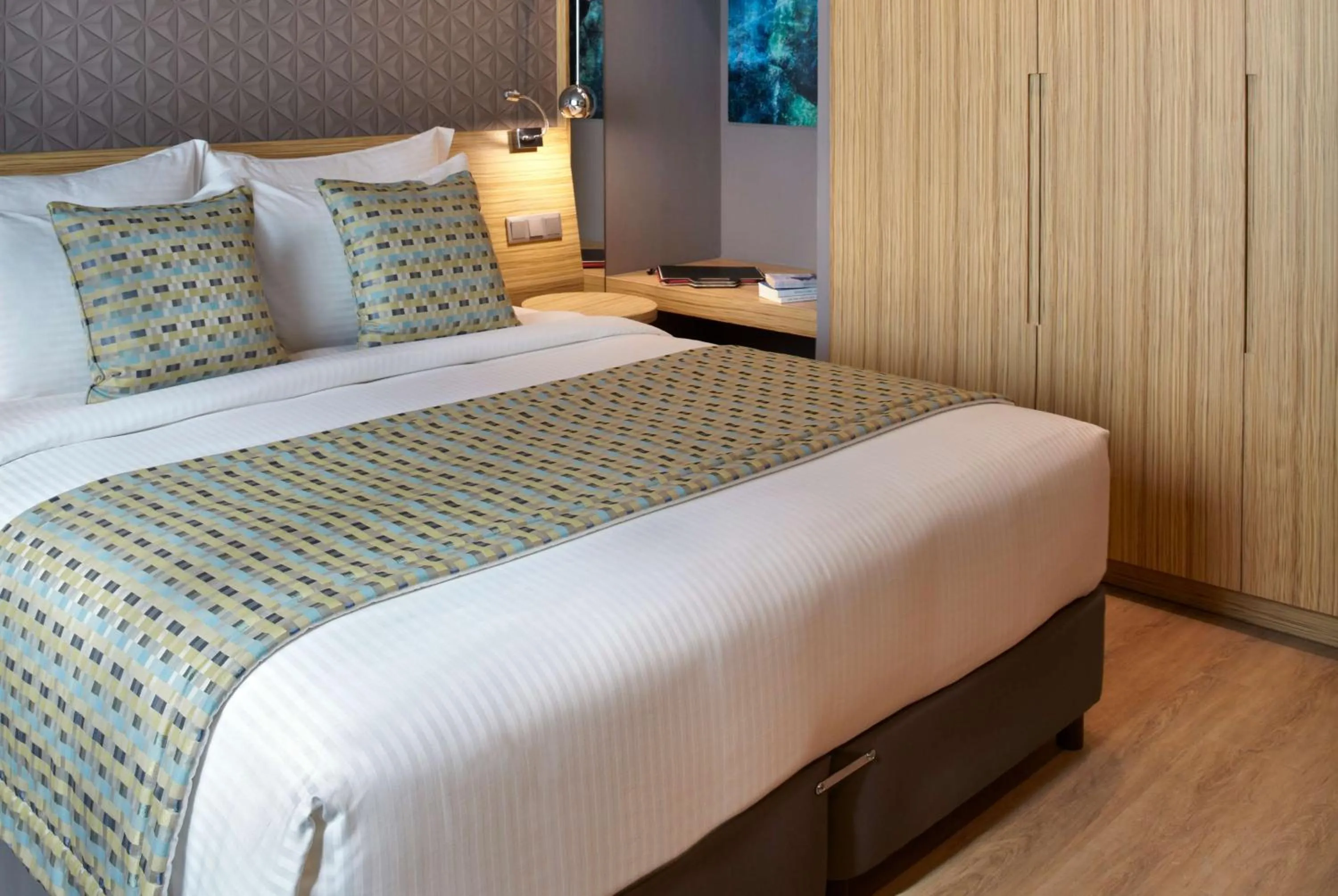 Photo of the whole room, Bed in Zeus Wyndham Grand Athens