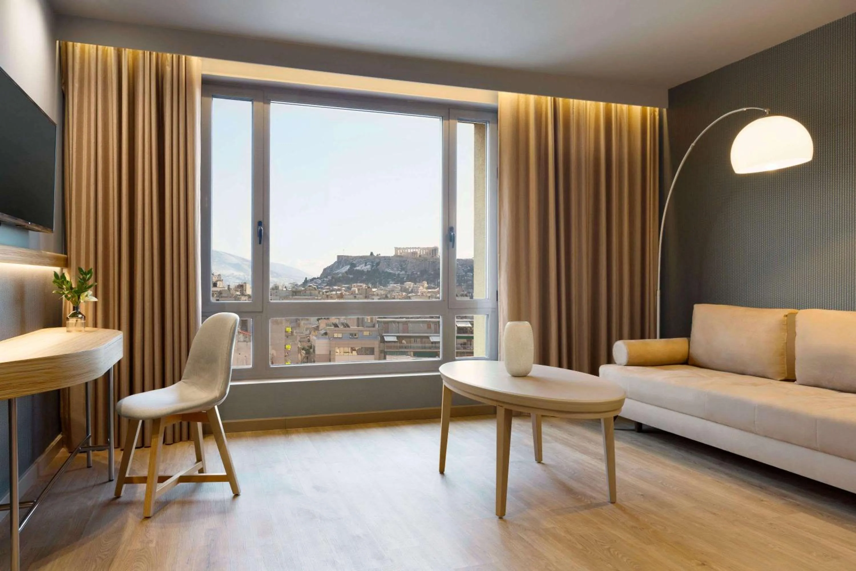 Photo of the whole room in Zeus Wyndham Grand Athens