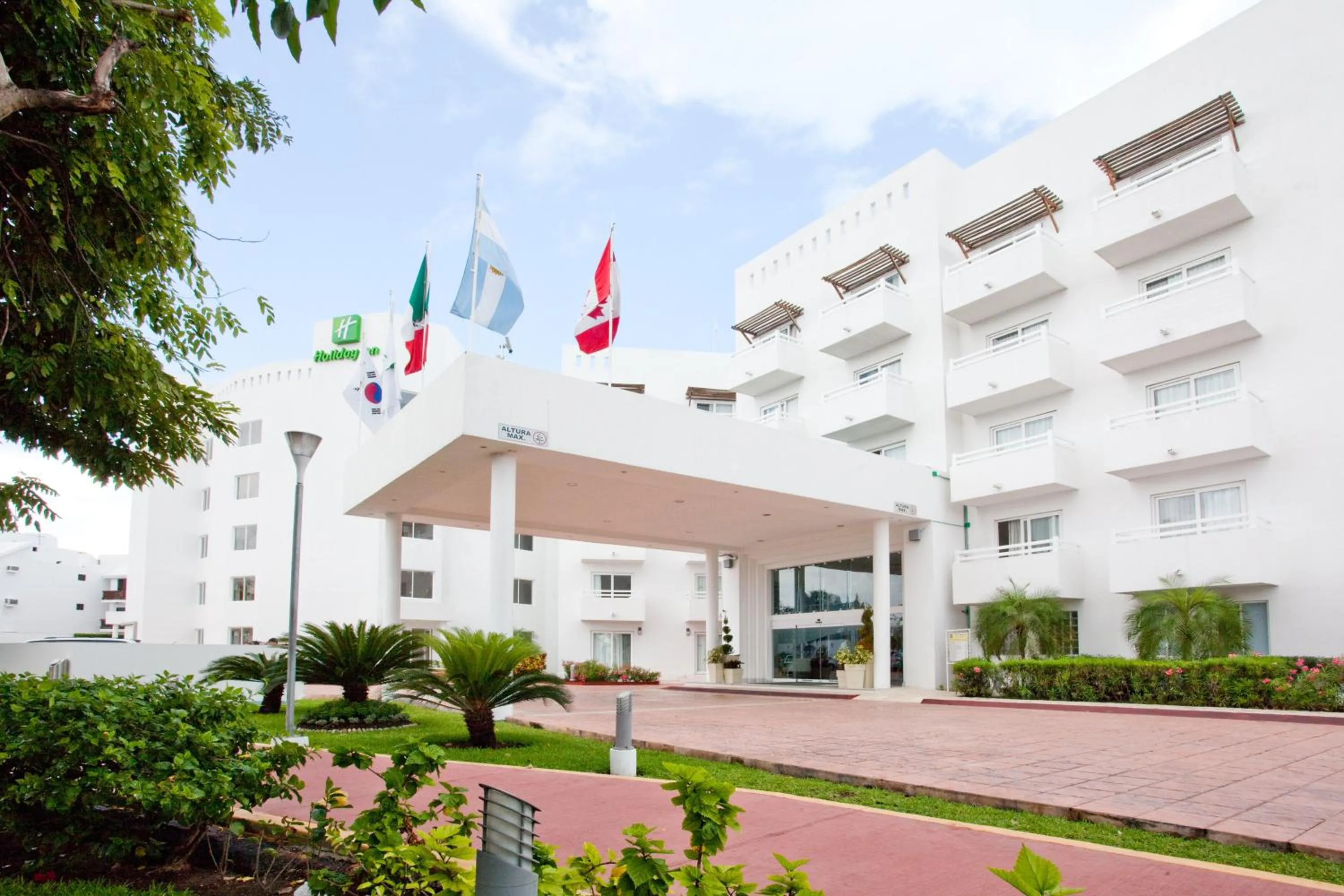 Property Building in Ocean View Cancun Arenas