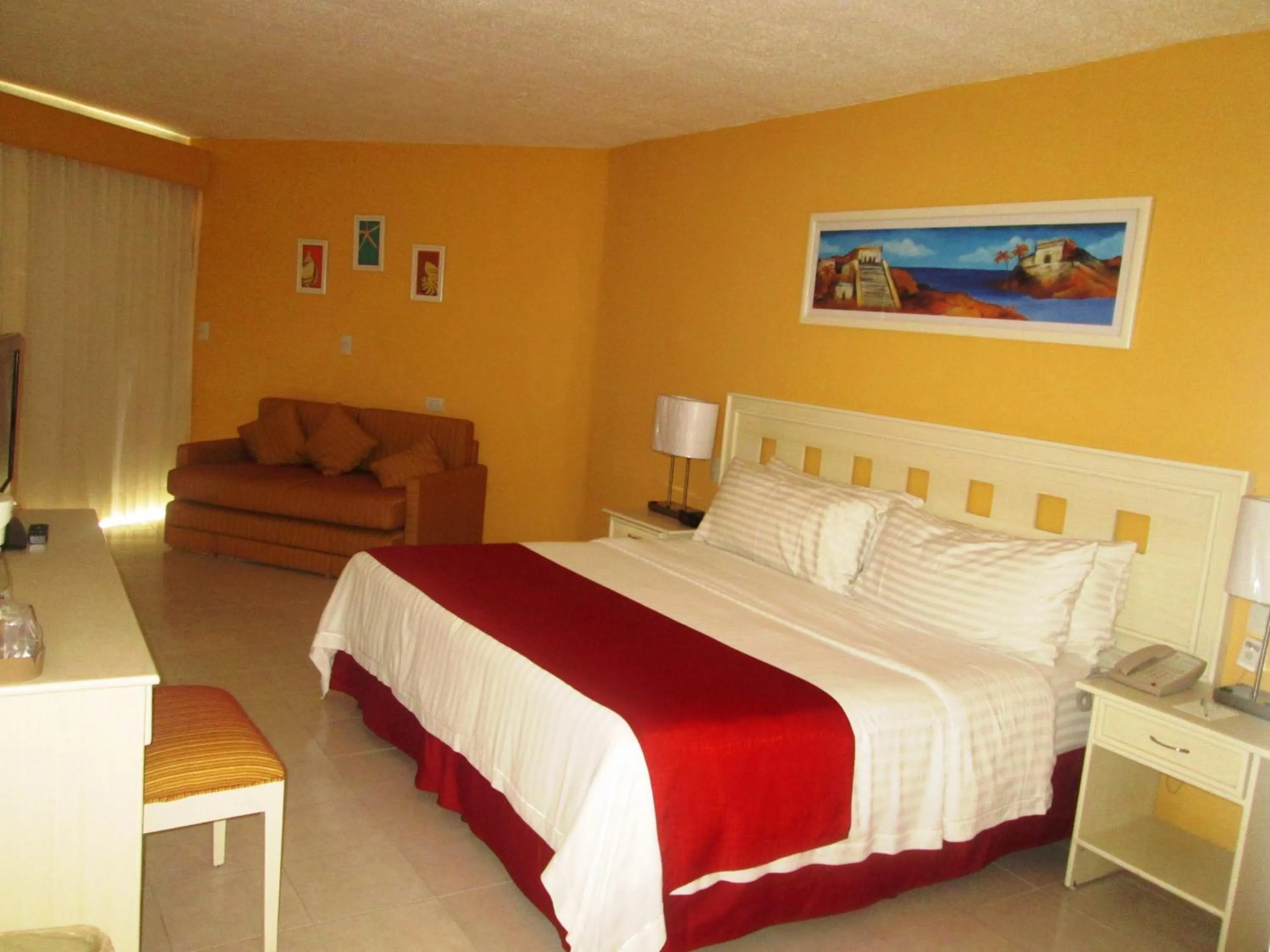 Photo of the whole room in Ocean View Cancun Arenas