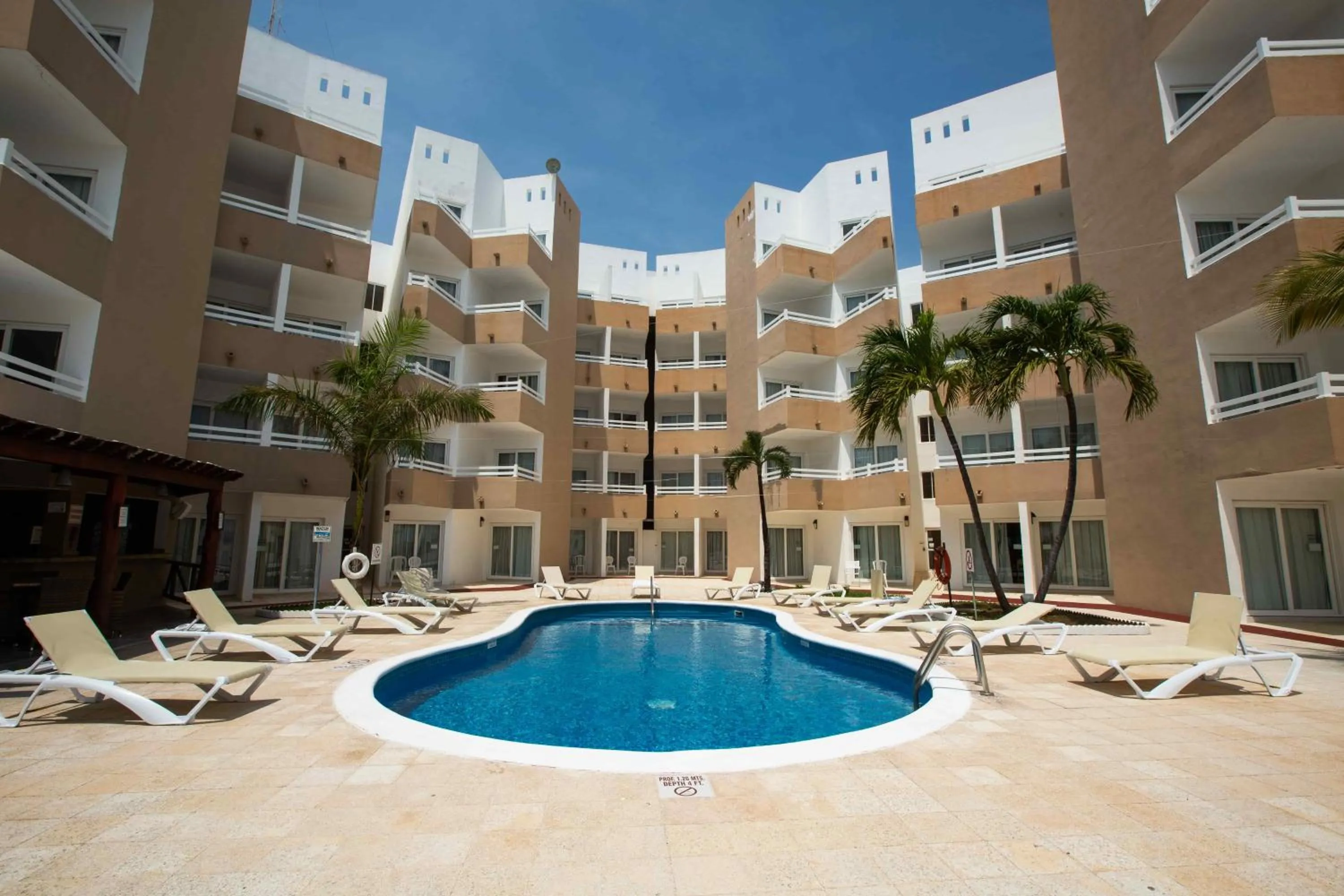 Swimming Pool in Ocean View Cancun Arenas