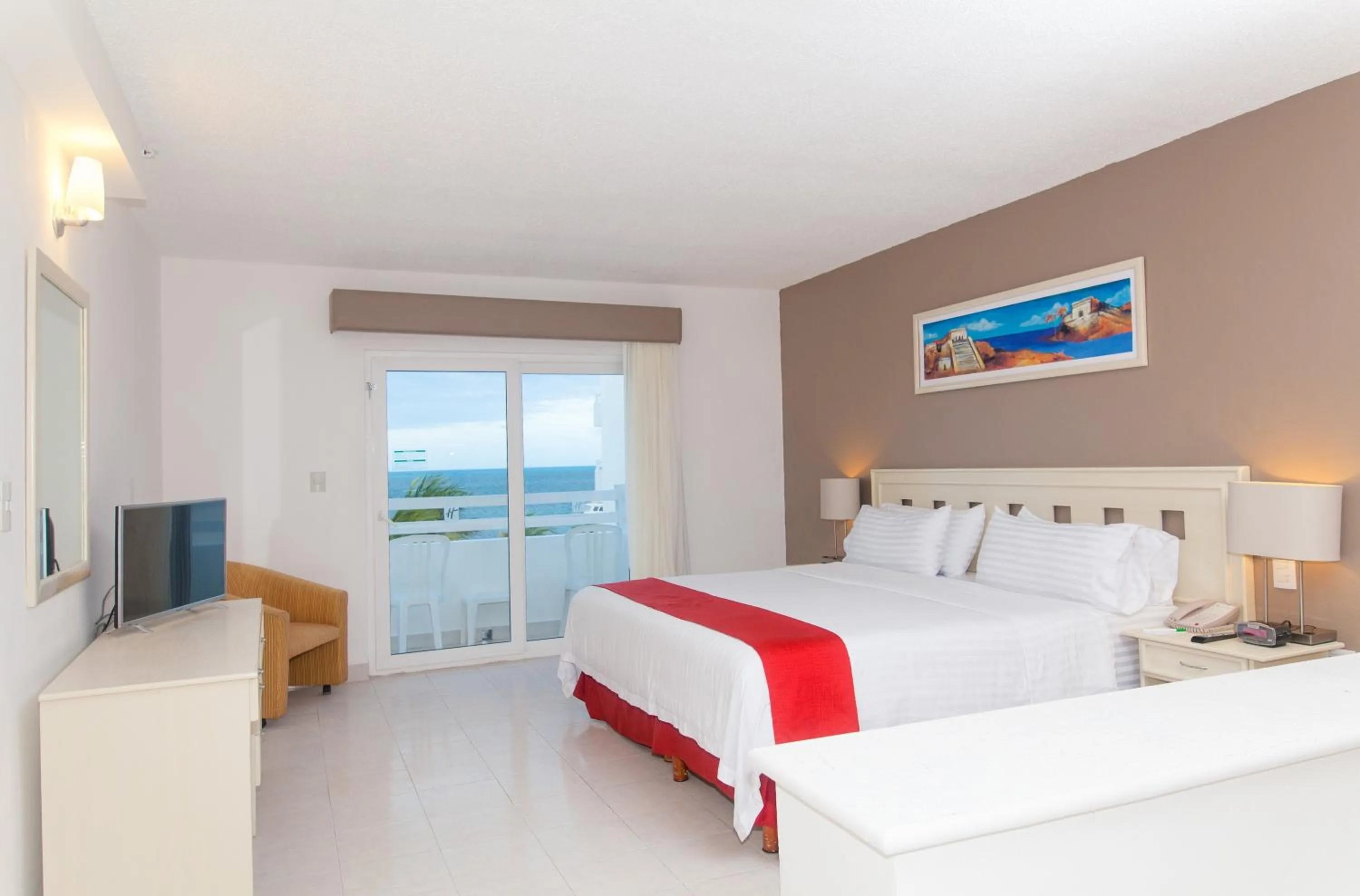 Photo of the whole room in Ocean View Cancun Arenas