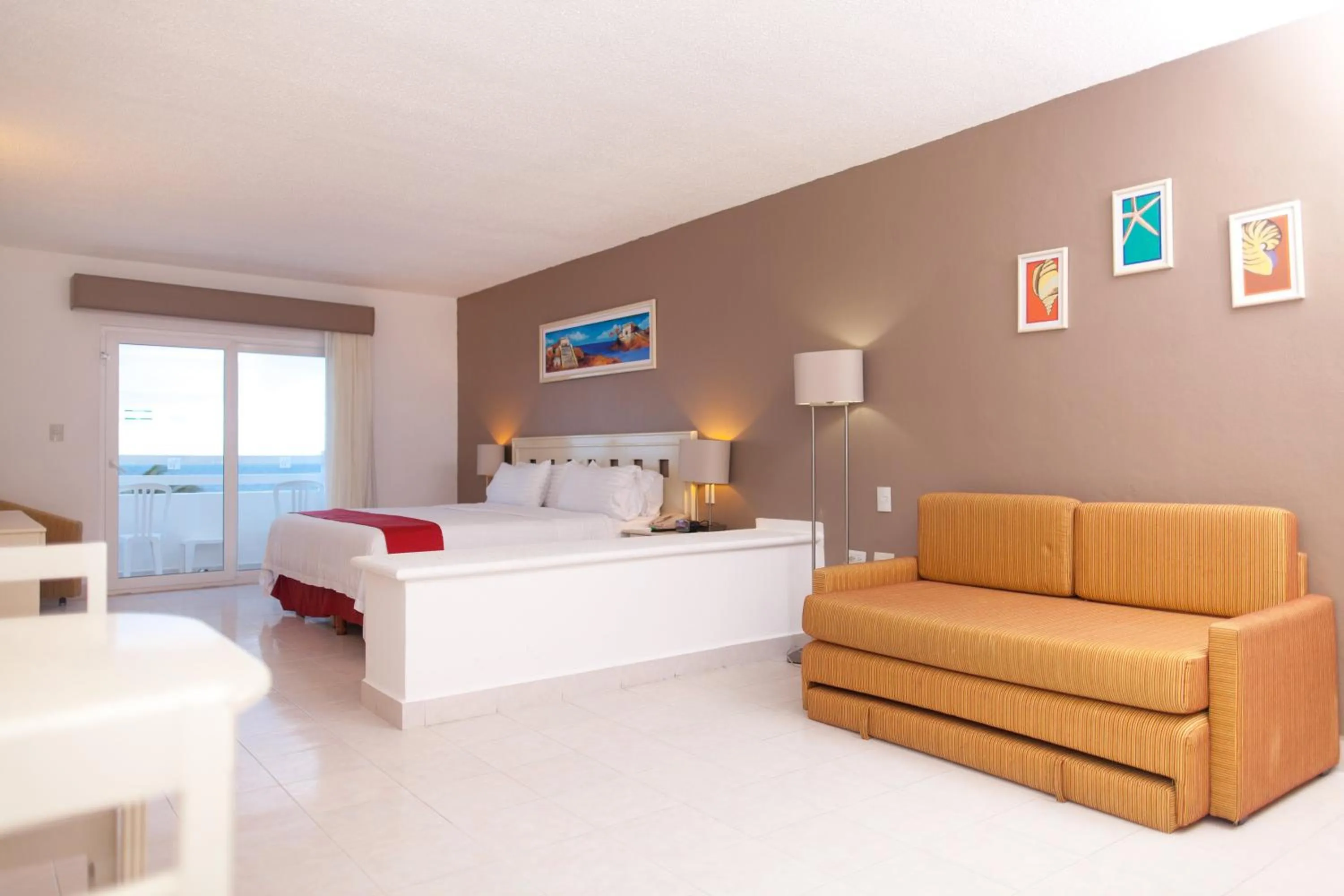 Photo of the whole room in Ocean View Cancun Arenas