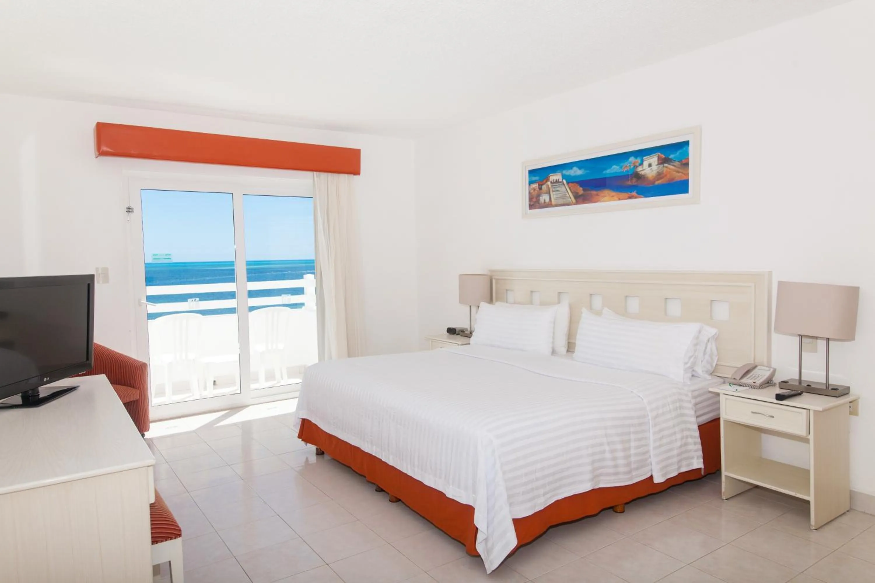 Photo of the whole room in Ocean View Cancun Arenas