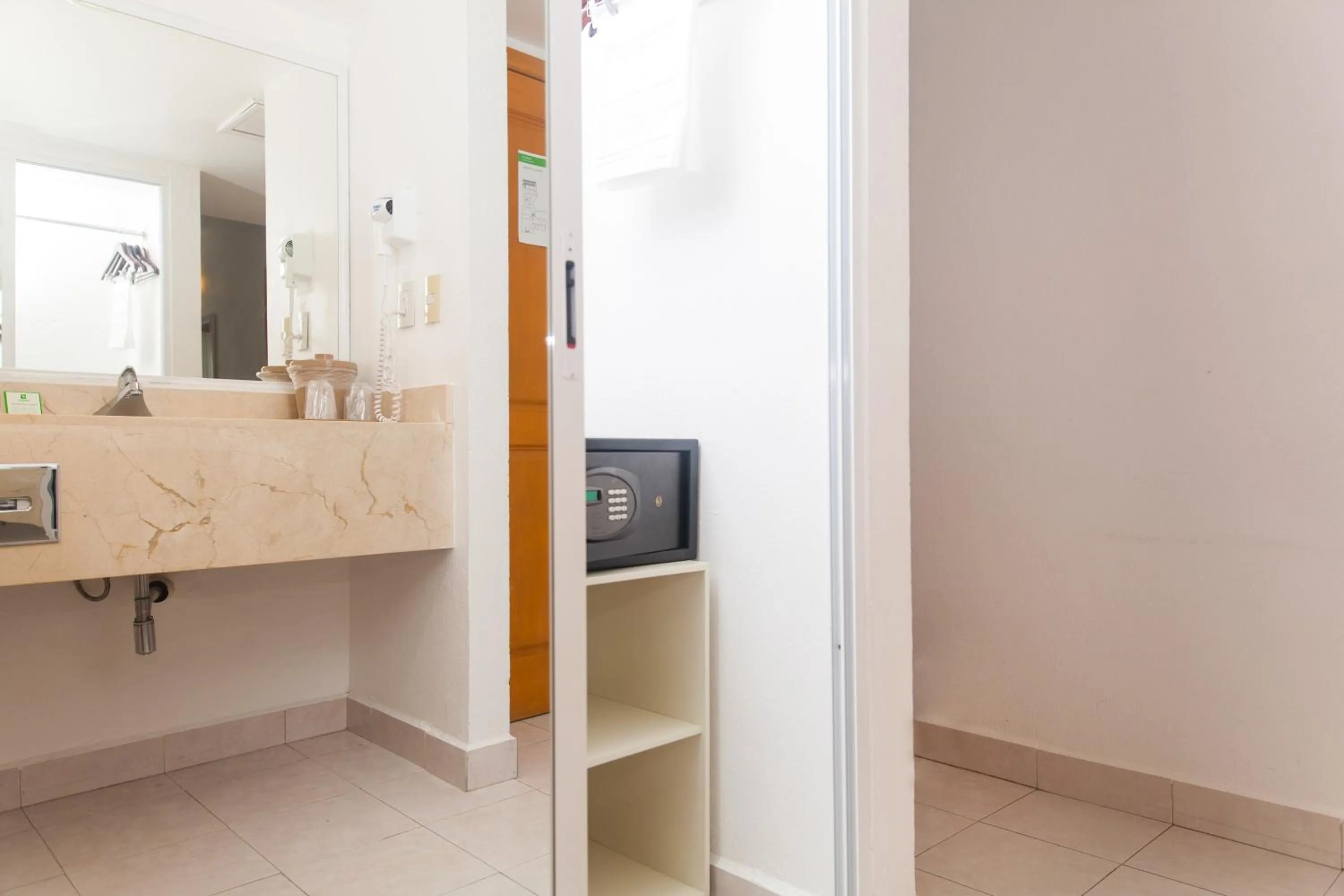 Photo of the whole room, Bathroom in Ocean View Cancun Arenas
