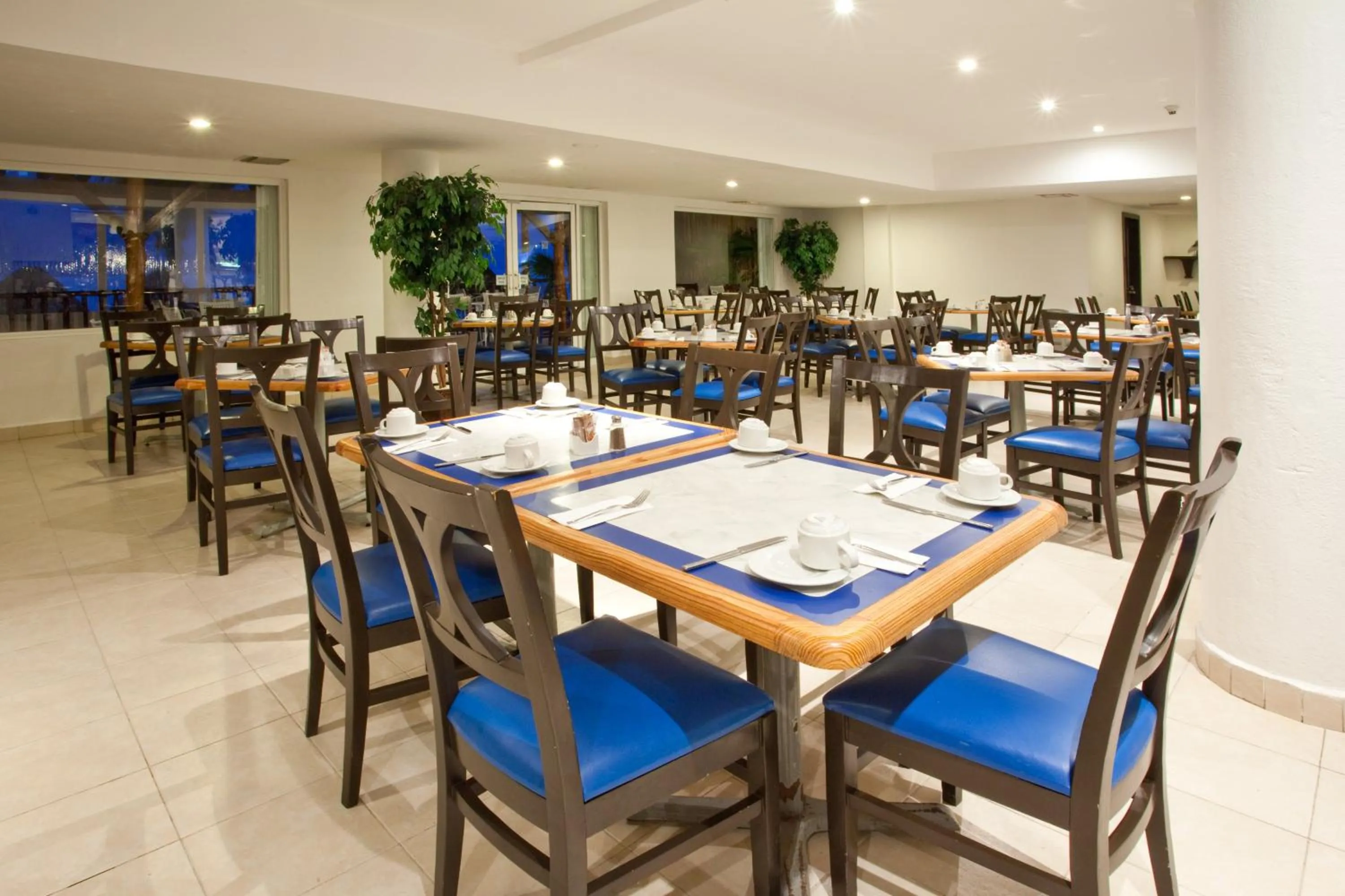 Restaurant/Places to Eat in Ocean View Cancun Arenas