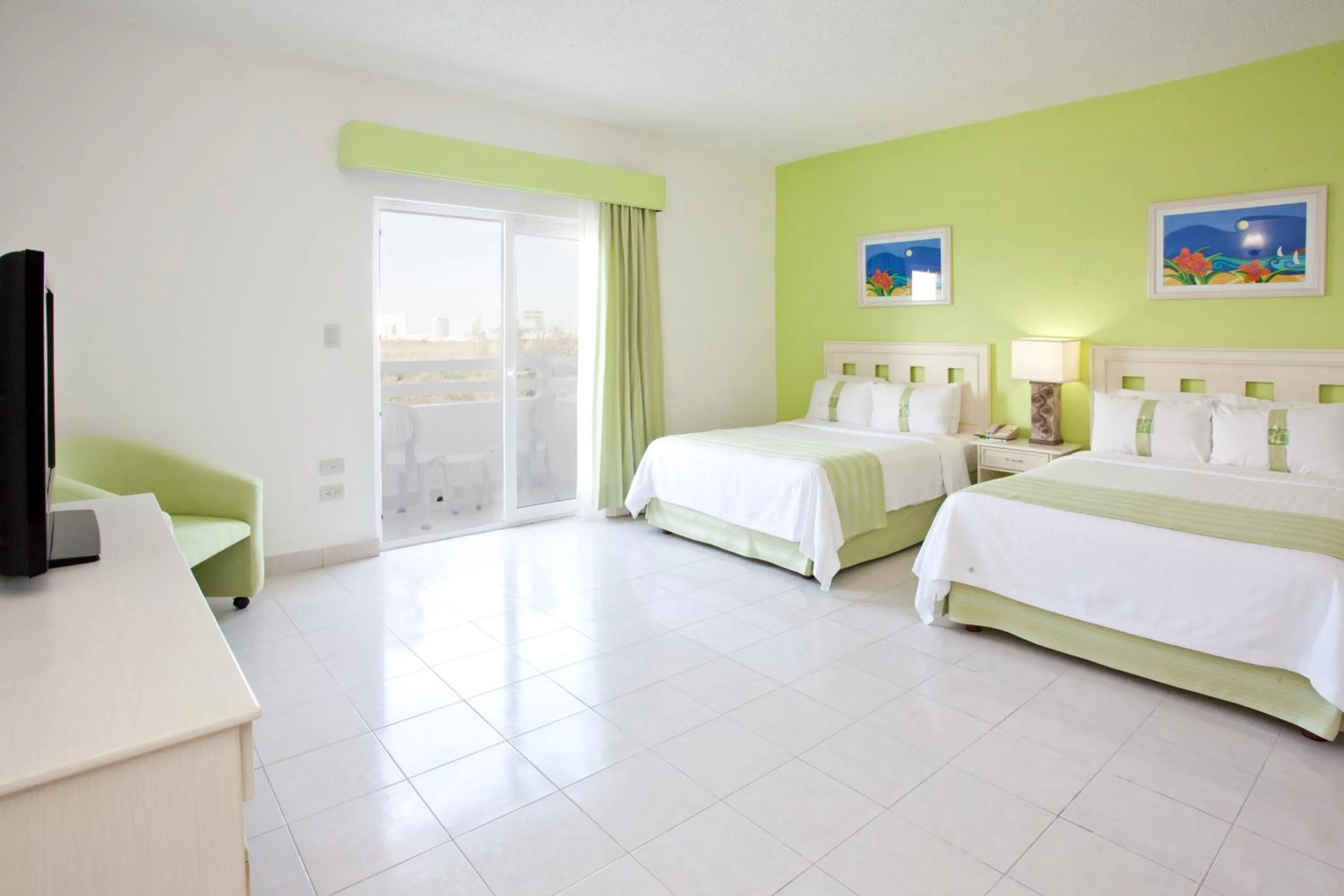 Photo of the whole room in Ocean View Cancun Arenas