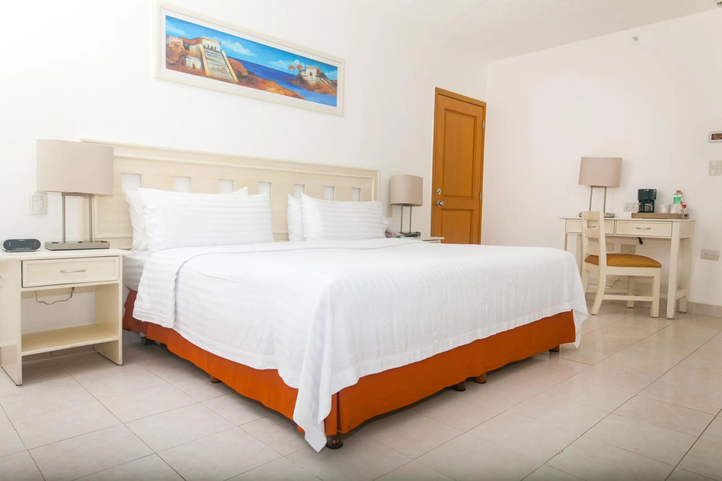 Photo of the whole room in Ocean View Cancun Arenas