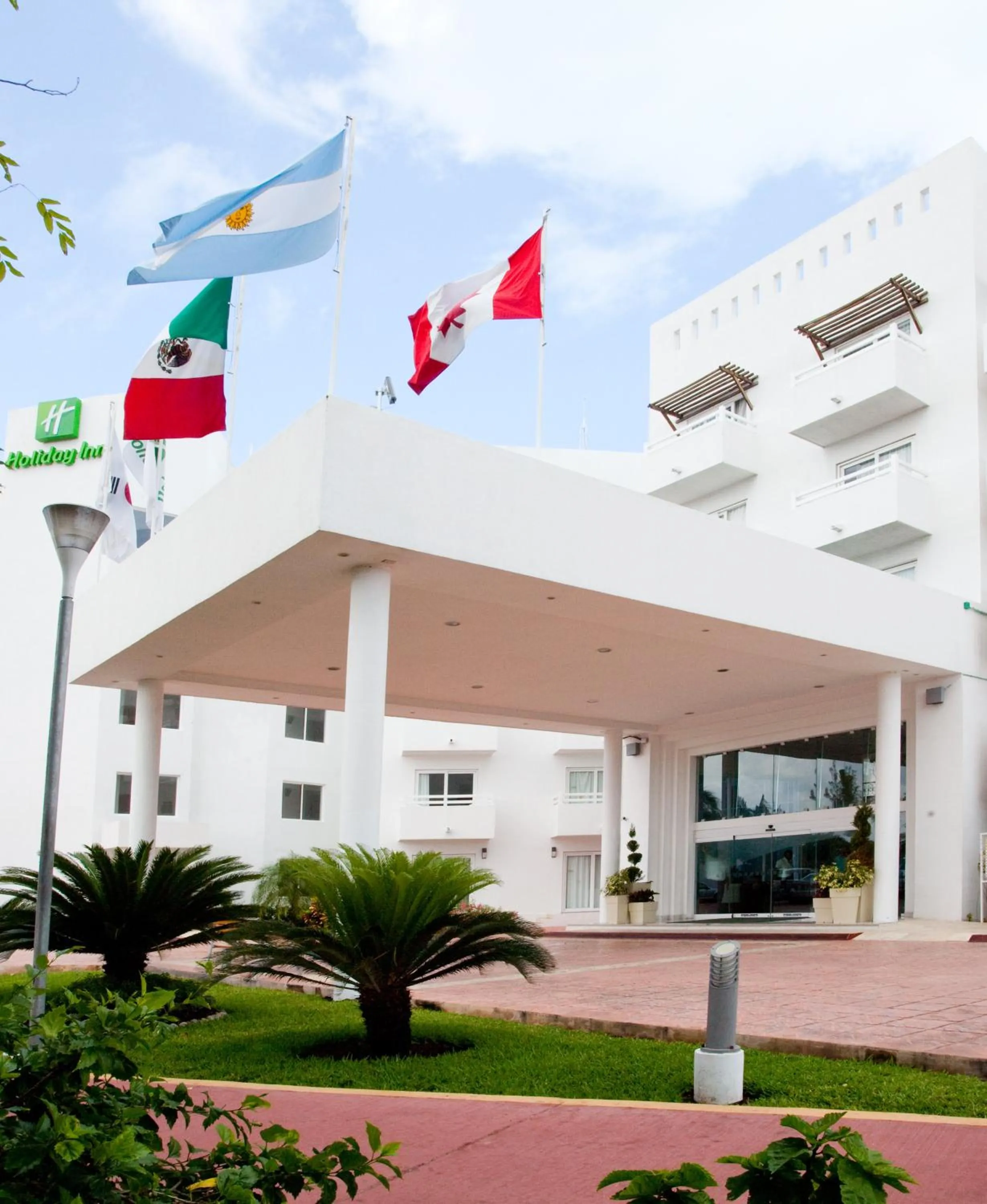 Property Building in Ocean View Cancun Arenas