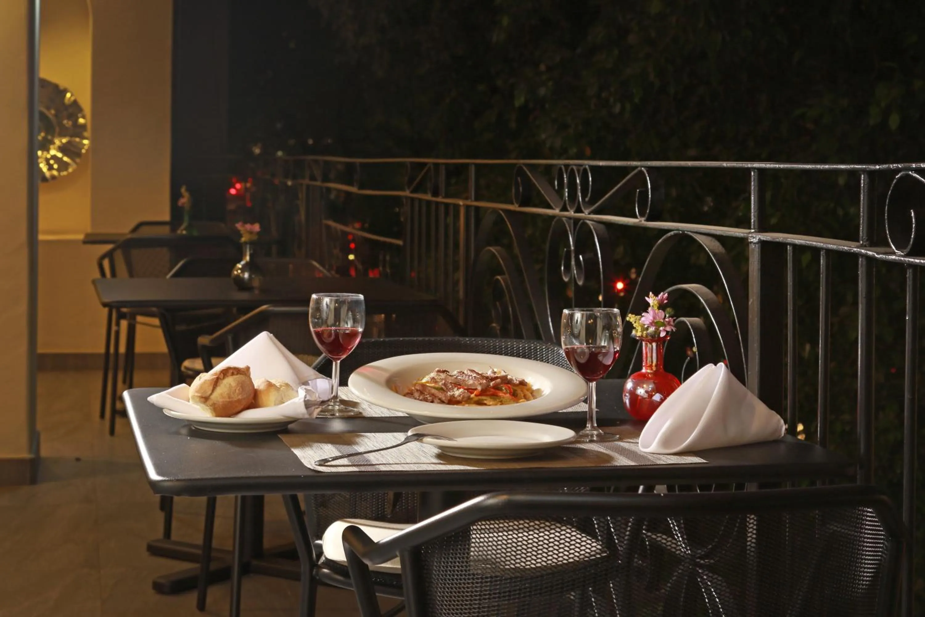 Restaurant/places to eat in Holiday Inn Hotel & Suites Centro Historico by IHG