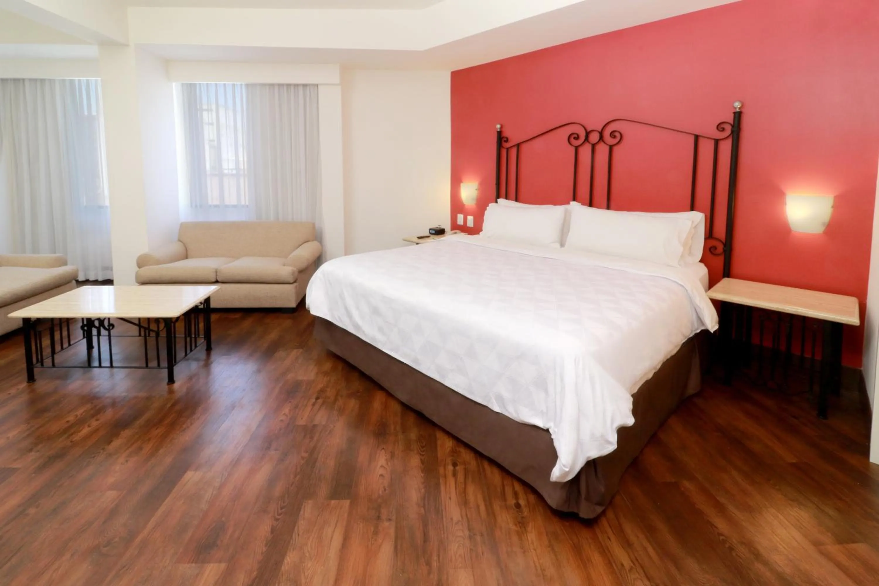 Photo of the whole room, Bed in Holiday Inn Hotel & Suites Centro Historico by IHG