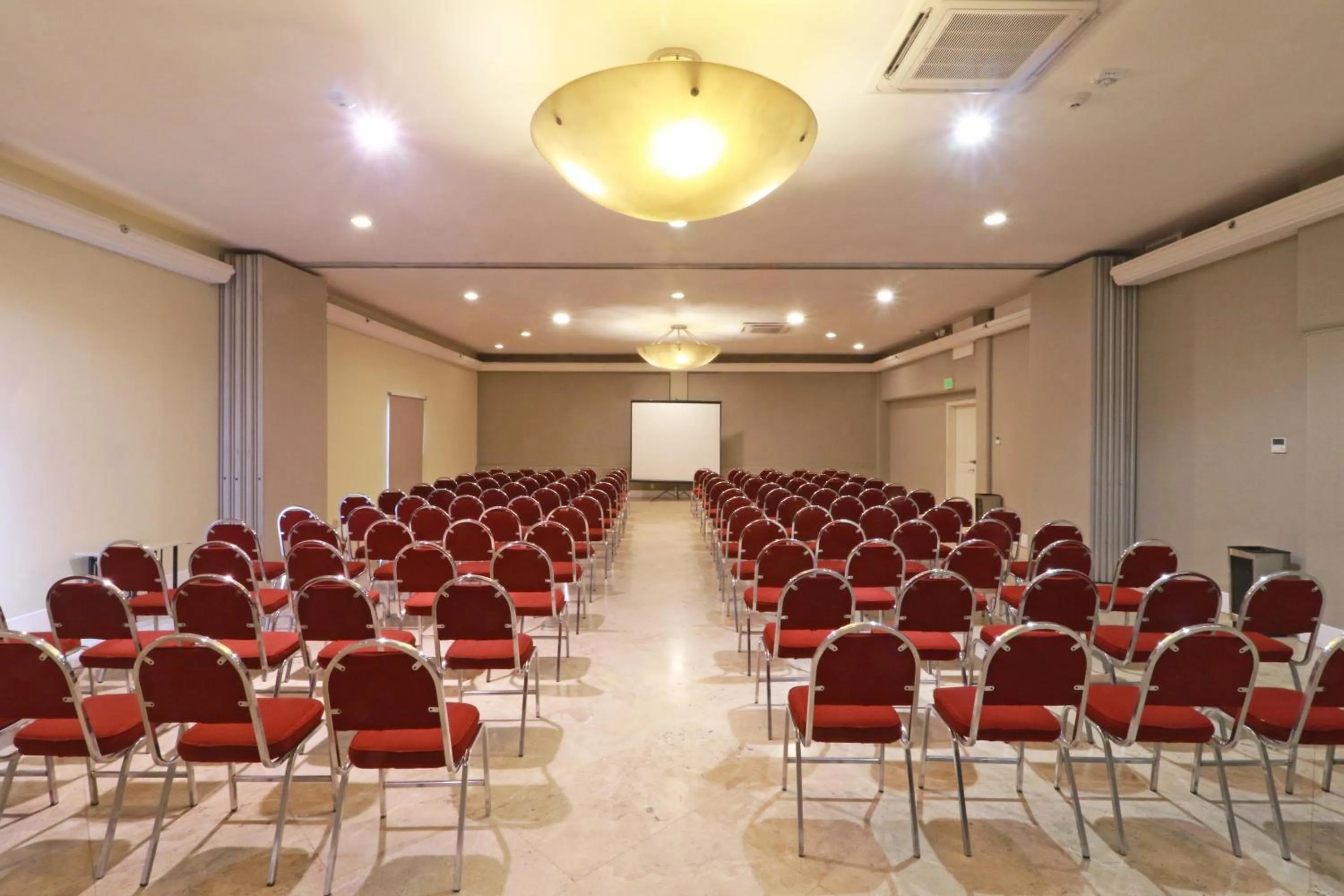 Meeting/conference room in Holiday Inn Hotel & Suites Centro Historico by IHG