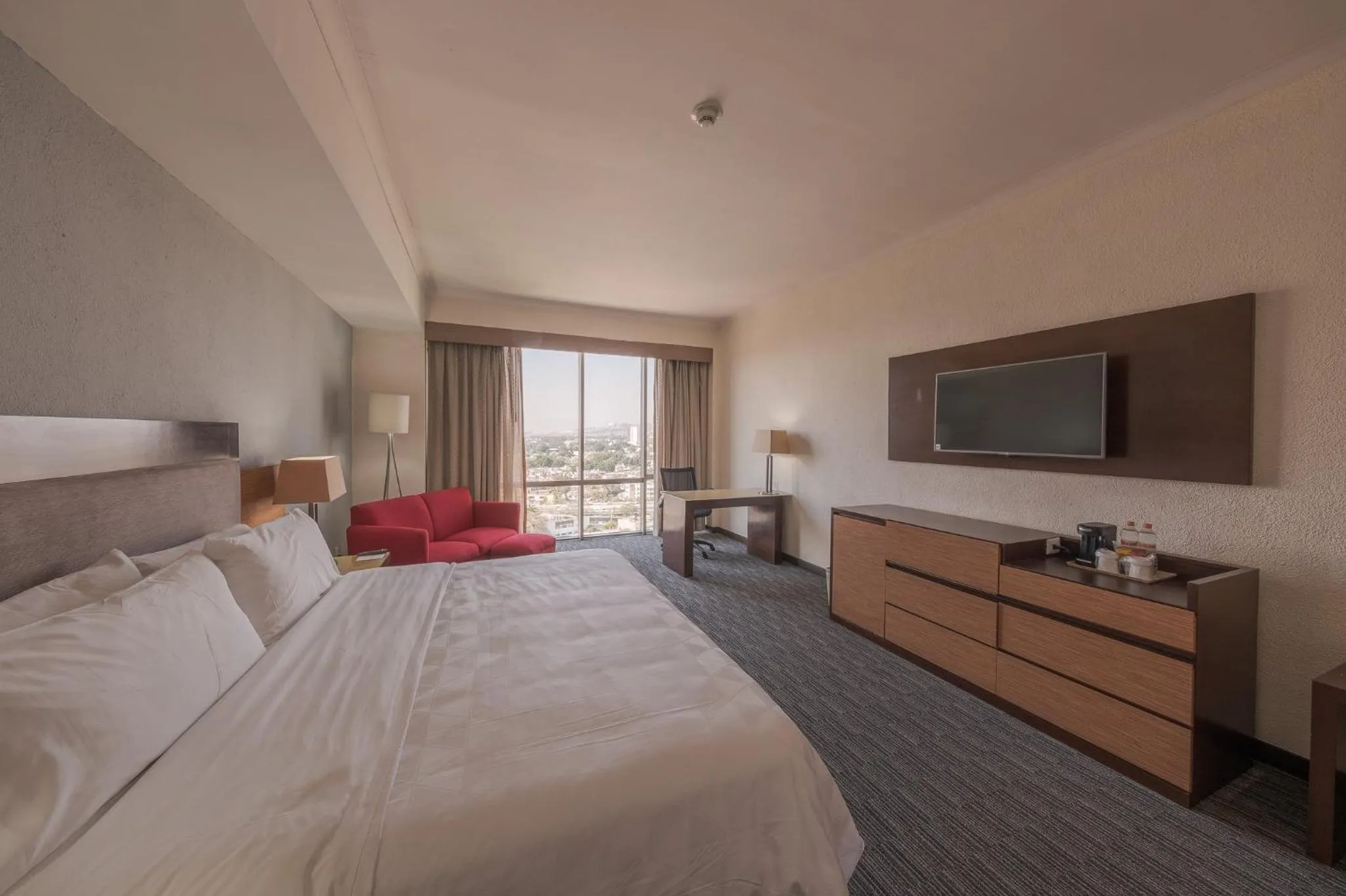 Photo of the whole room, Bed in Holiday Inn Guadalajara Select by IHG