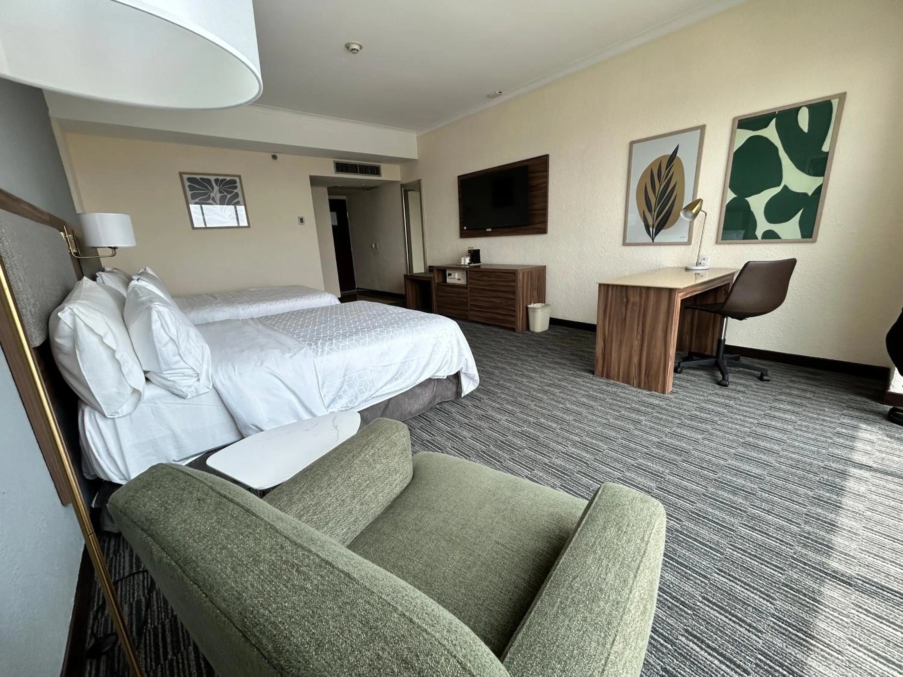 Bedroom, Bed in Holiday Inn Guadalajara Select by IHG