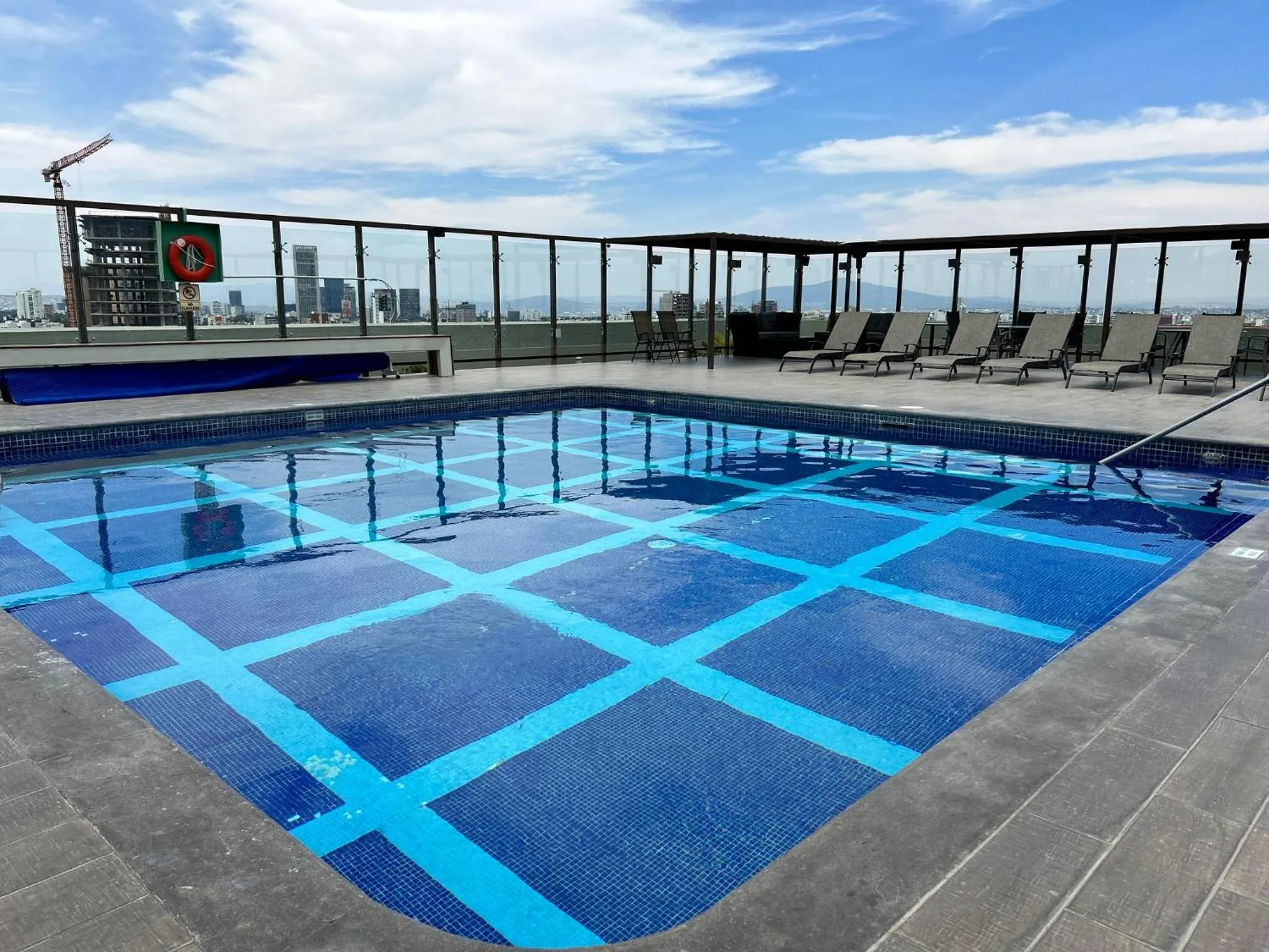 Swimming pool in Holiday Inn Guadalajara Select by IHG