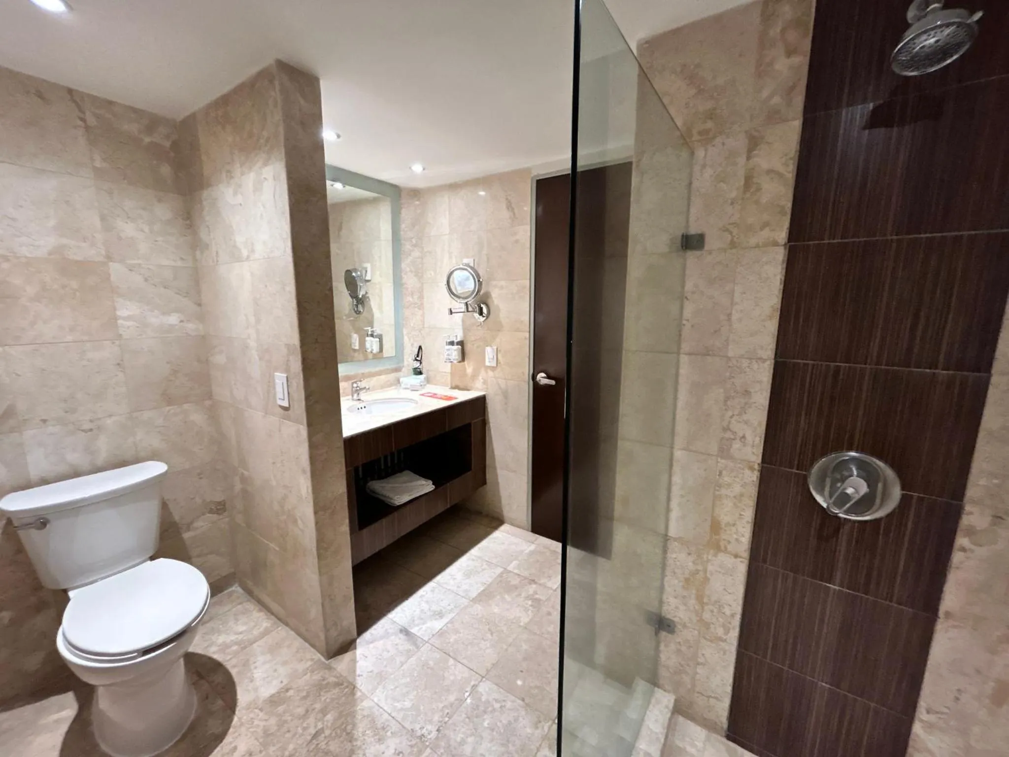 Bathroom in Holiday Inn Guadalajara Select by IHG
