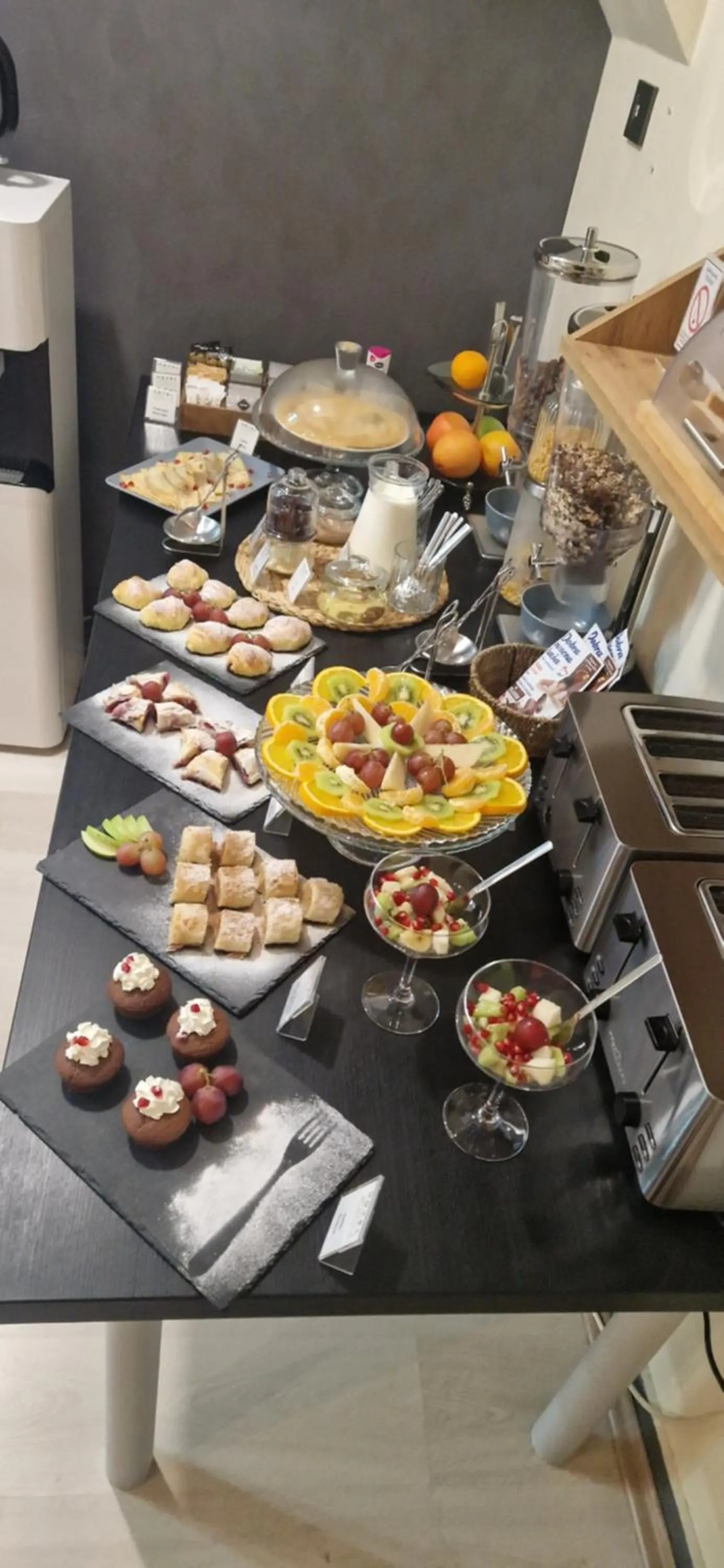 Food and drinks in Garni Hotel Zen free parking