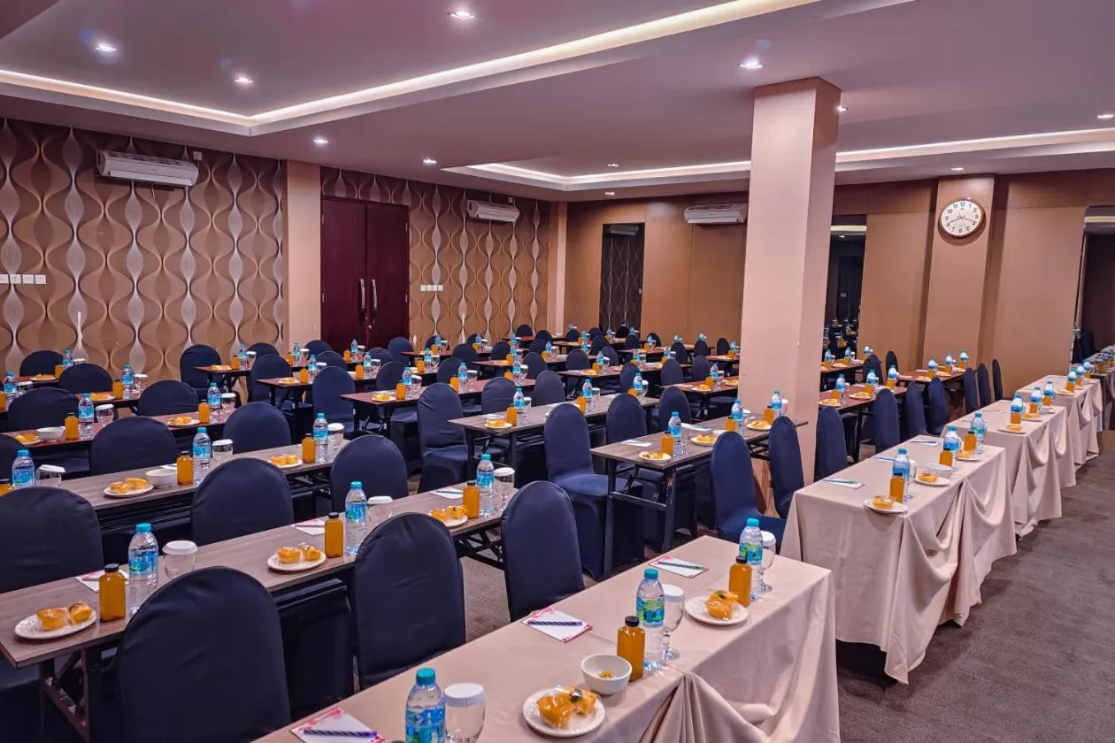 Viva Hotel Kediri, Azana Hotels Collection