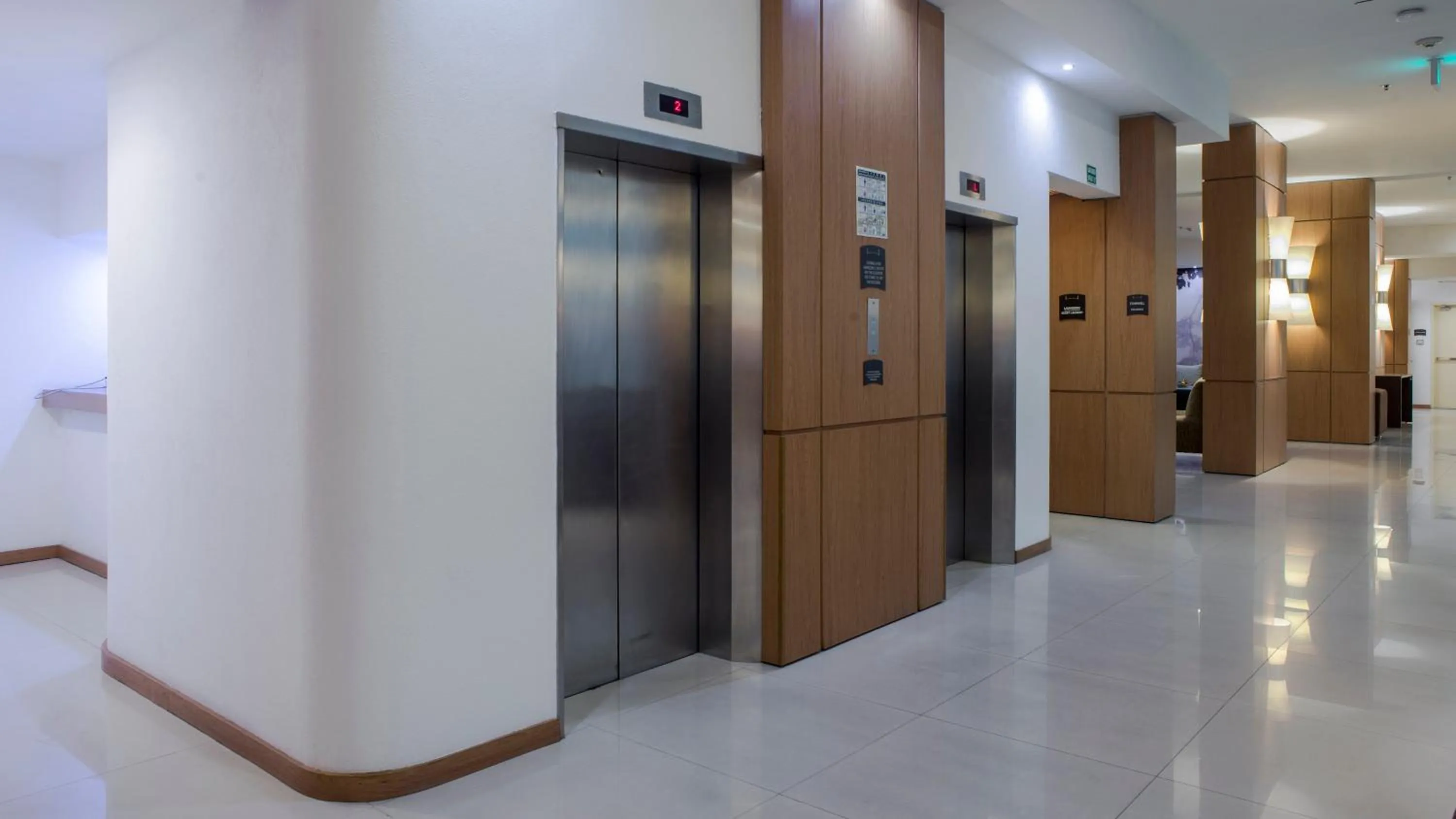 Lobby or reception in Staybridge Suites Guadalajara Expo by IHG