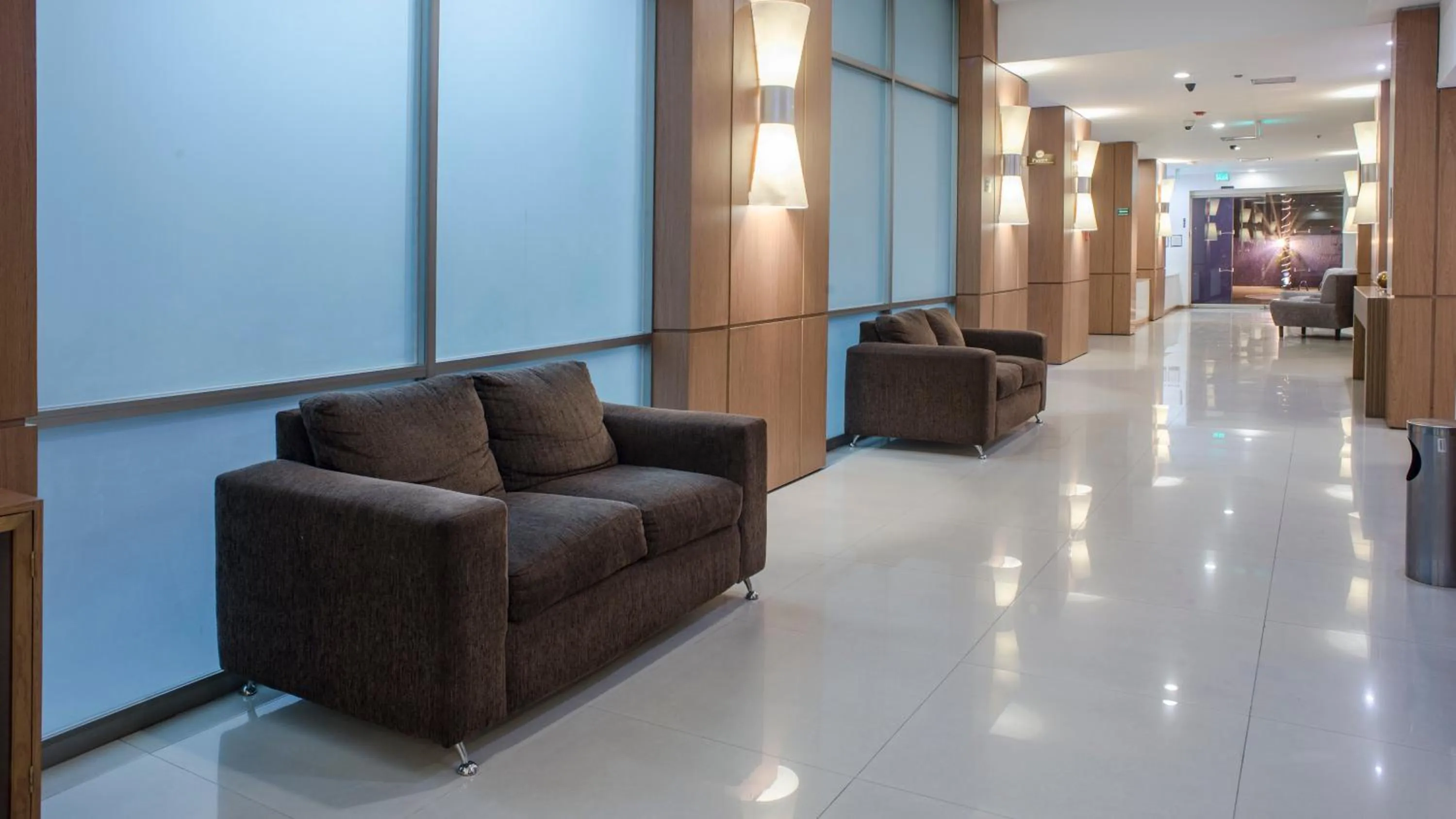 Lobby or reception in Staybridge Suites Guadalajara Expo by IHG